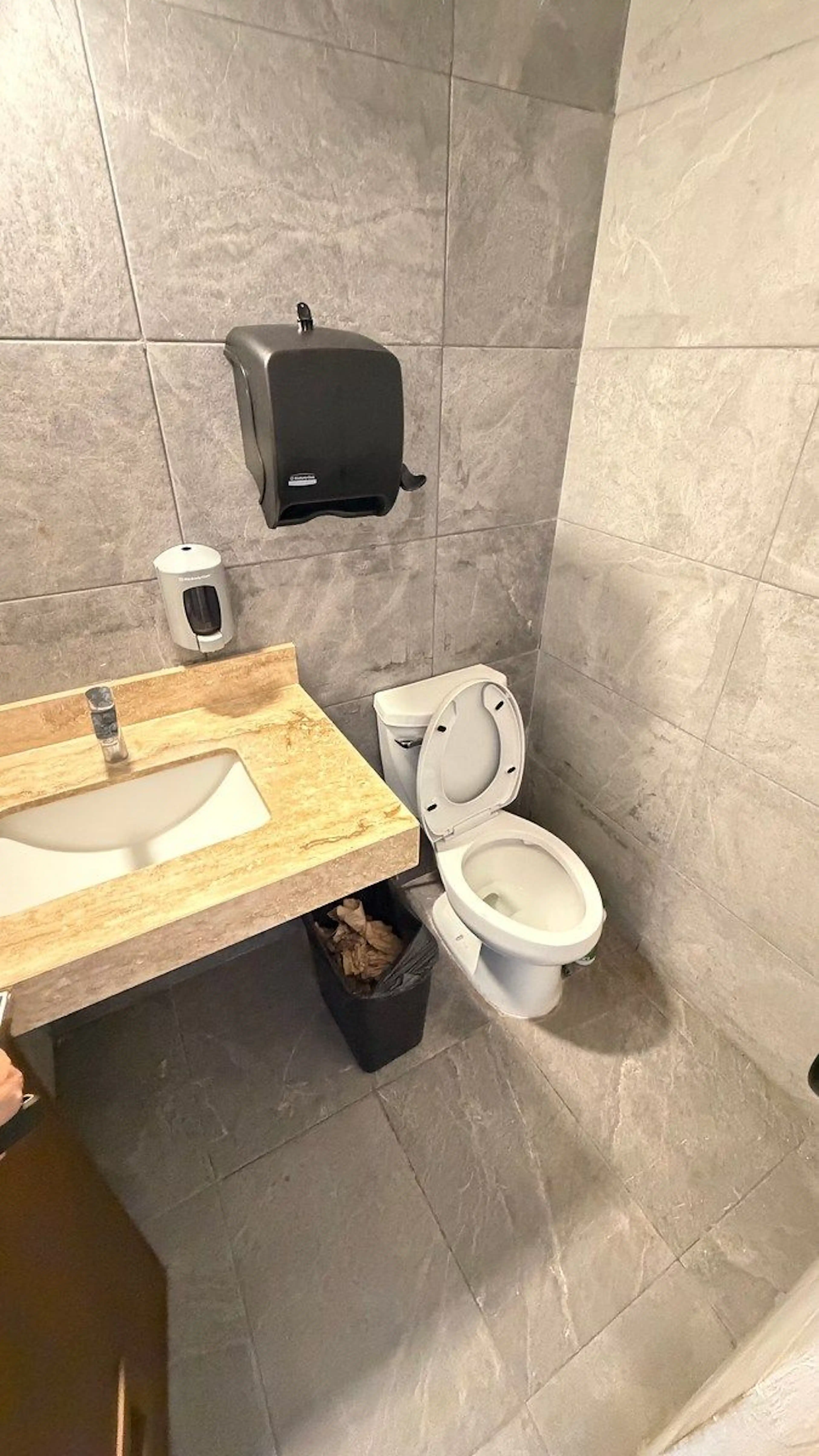 Bodega/Local con Oficinas en zona Norte Ideal para Punto de Venta