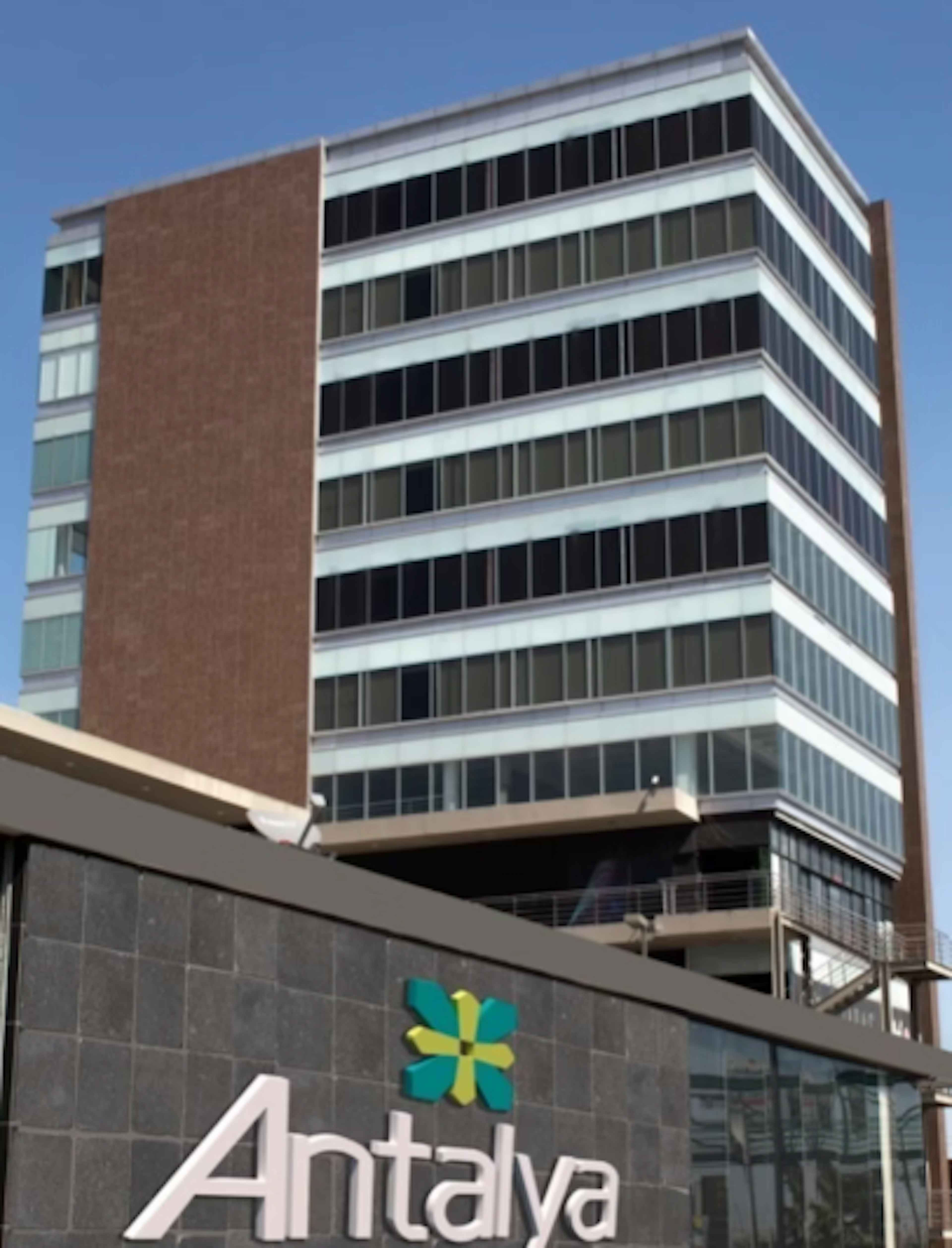 Avenida Miguel Alemán 6063