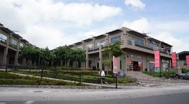 Local Comercial Spot2
