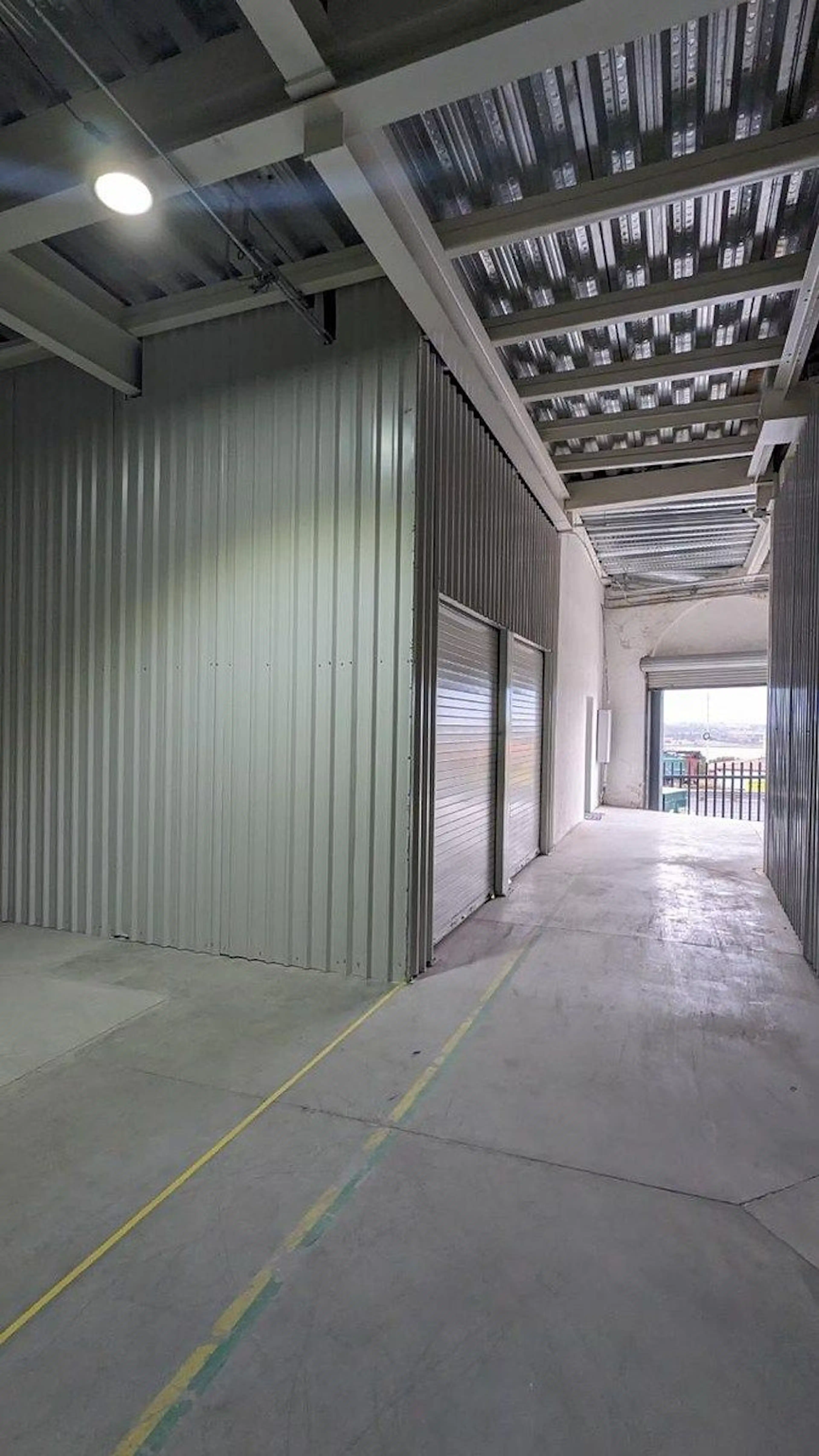 RENTA DE BODEGA DE 350 M2. ZONA IND STA ROSA