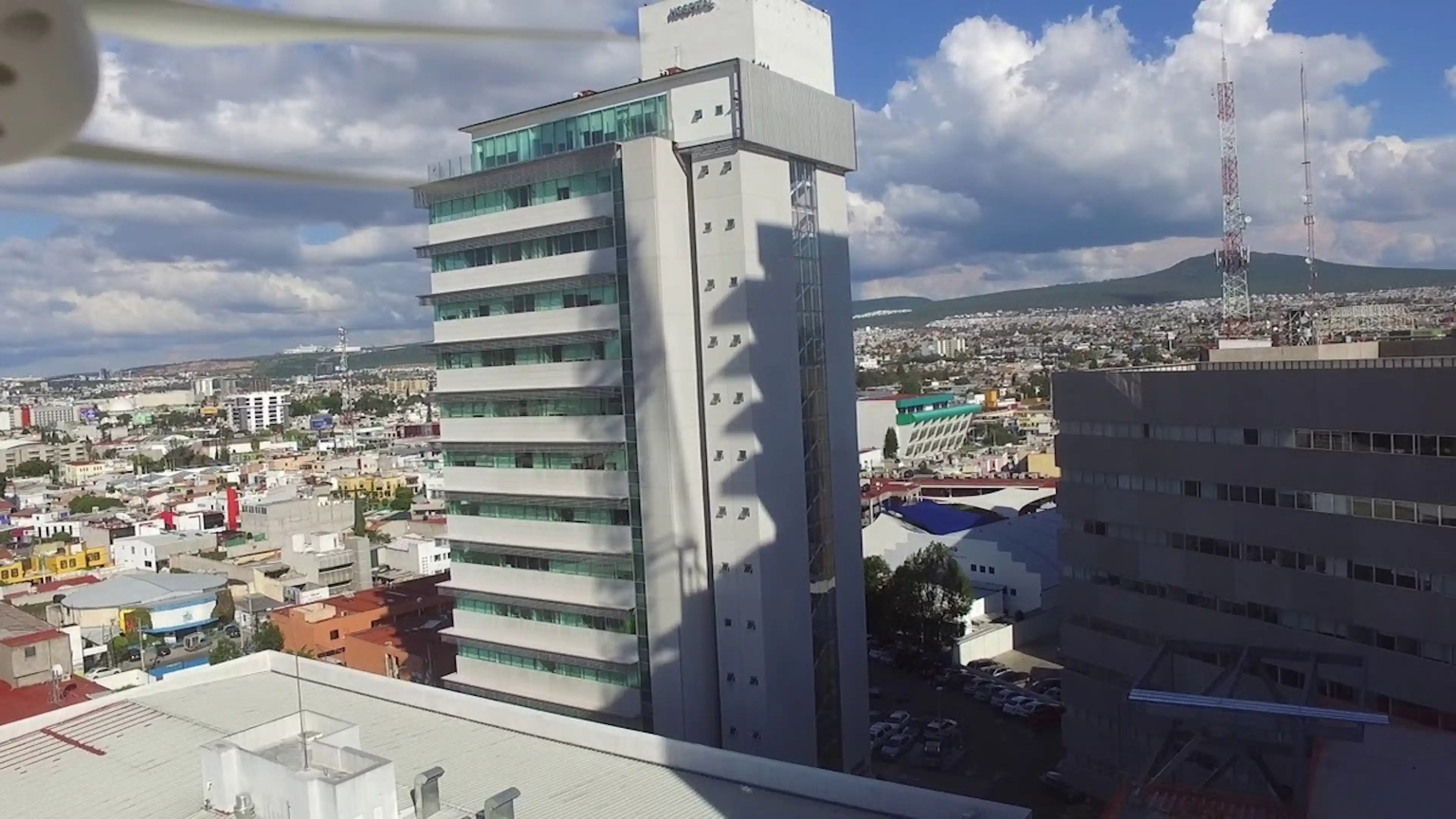 OFICINA EN VENTA - EDIFICIO TEC 100 (CON INQUILINO)