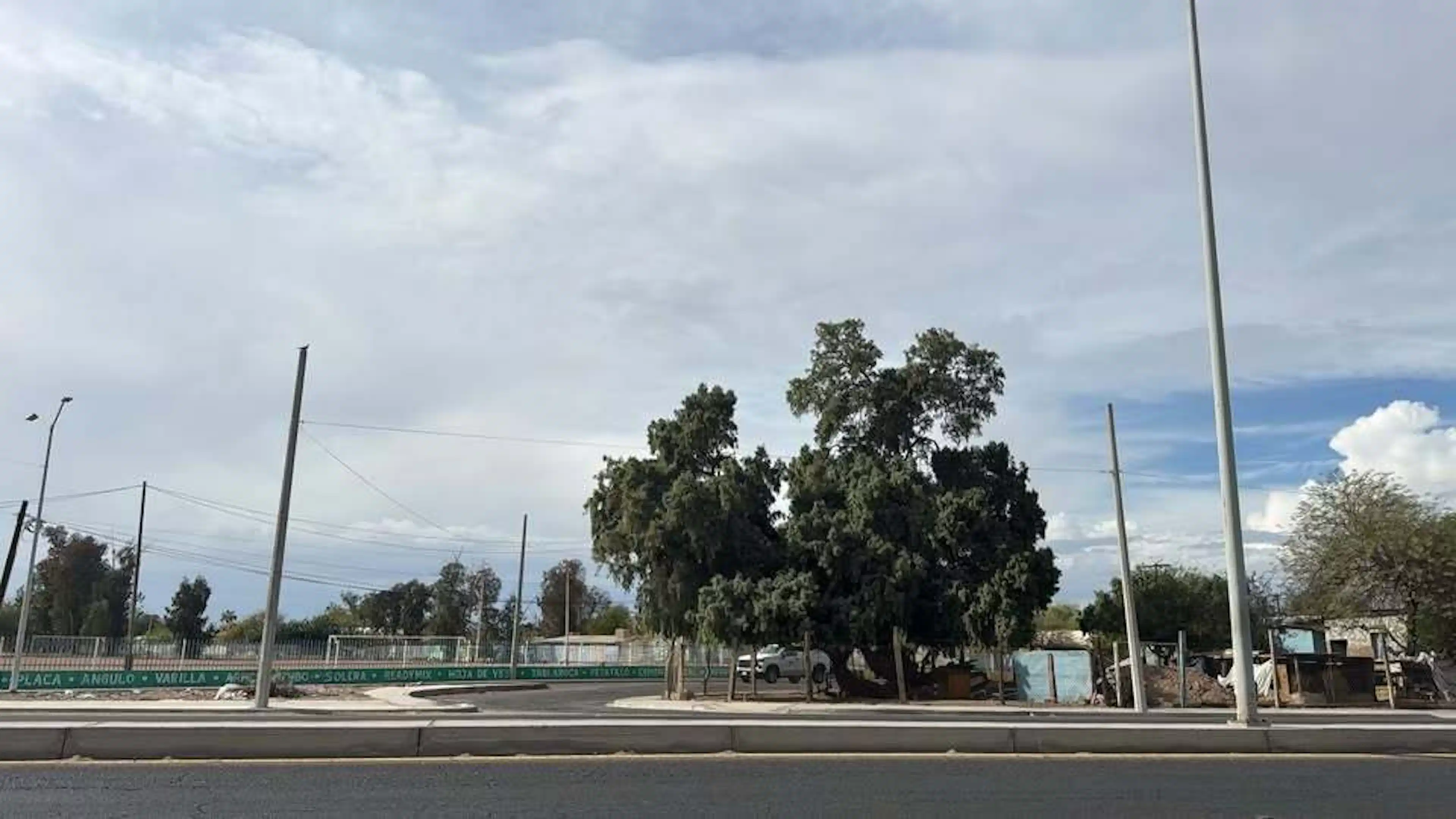 Calzada Manuel Gómez Morín s/n