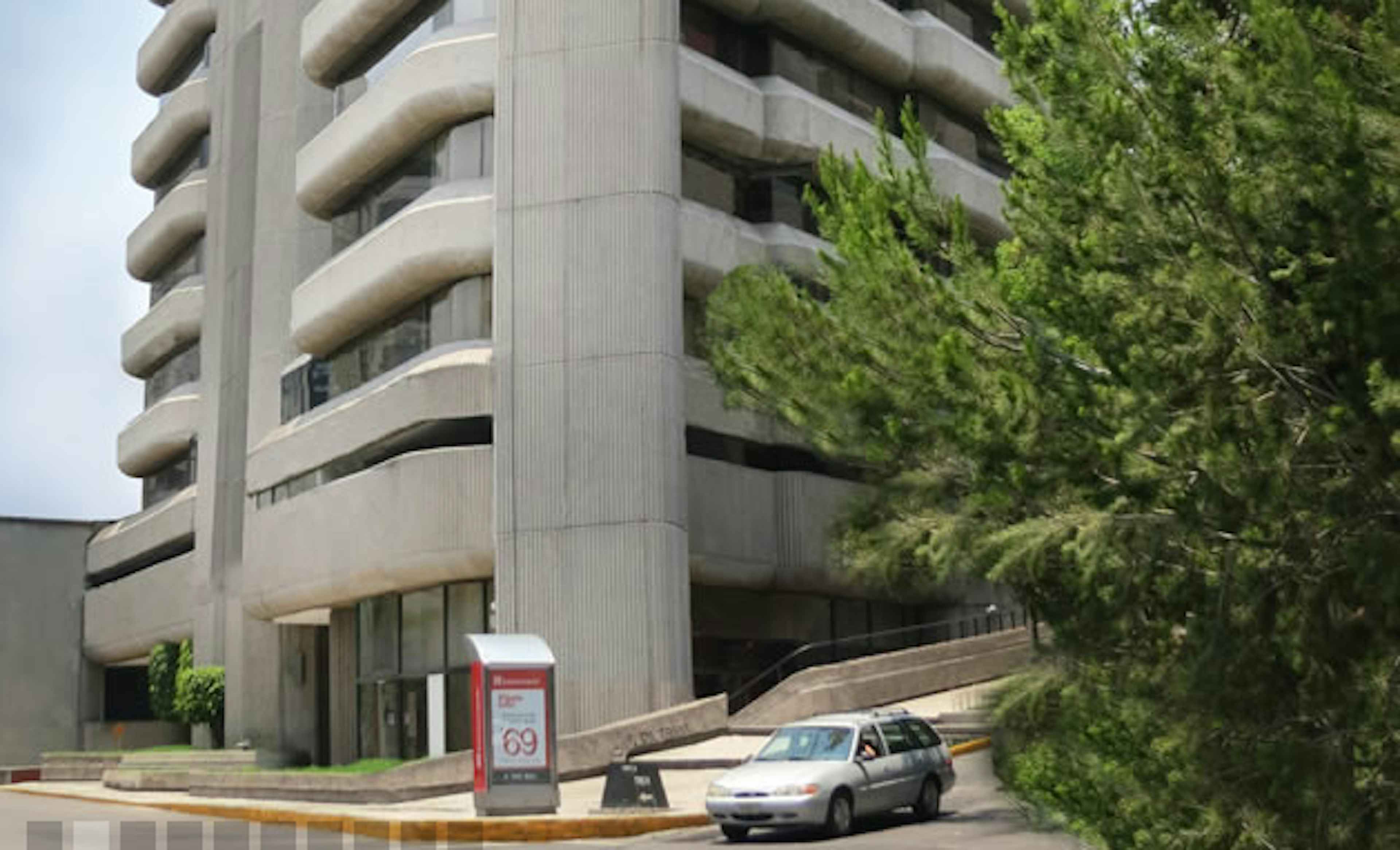 Fuente De Pirámides 01