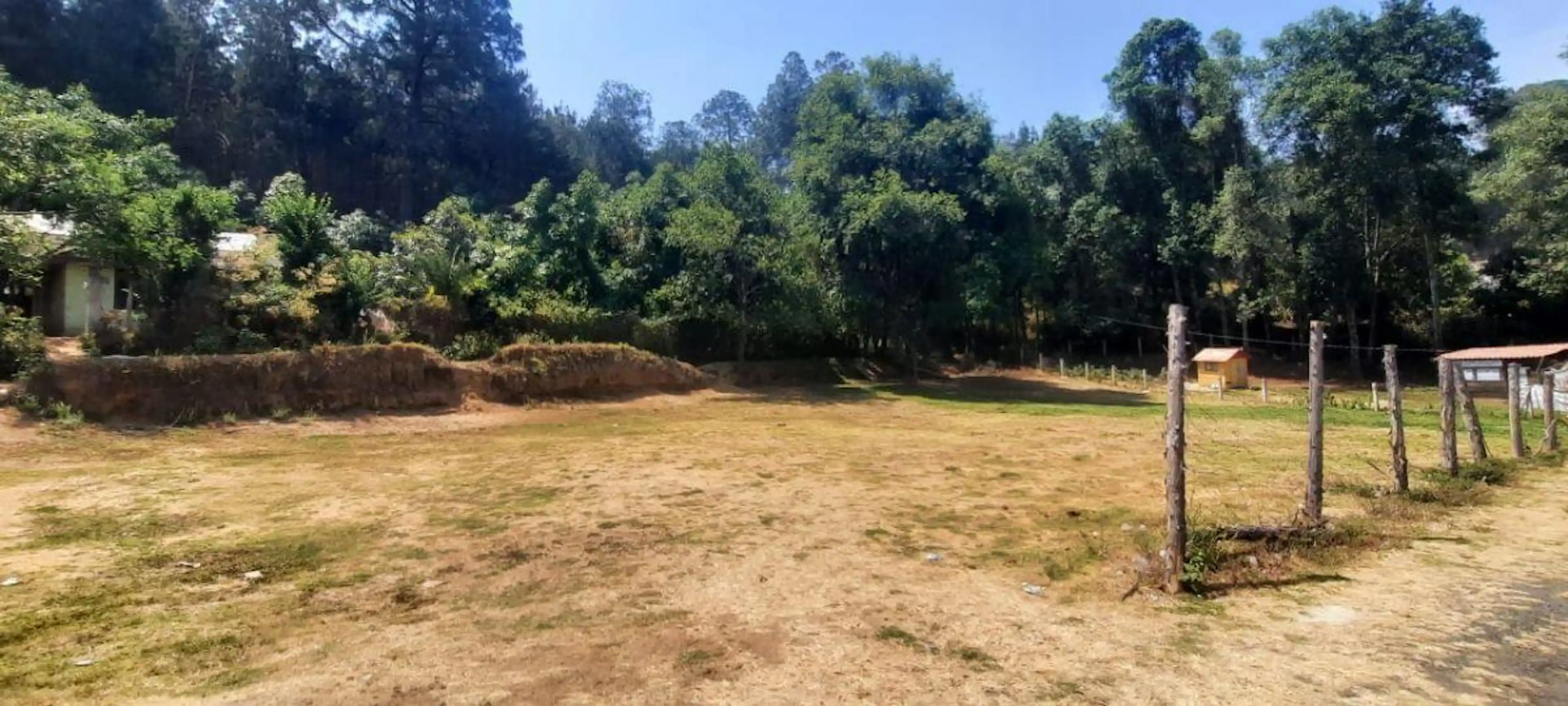 Uso comercial o habitacional,  plano con canal de riego.