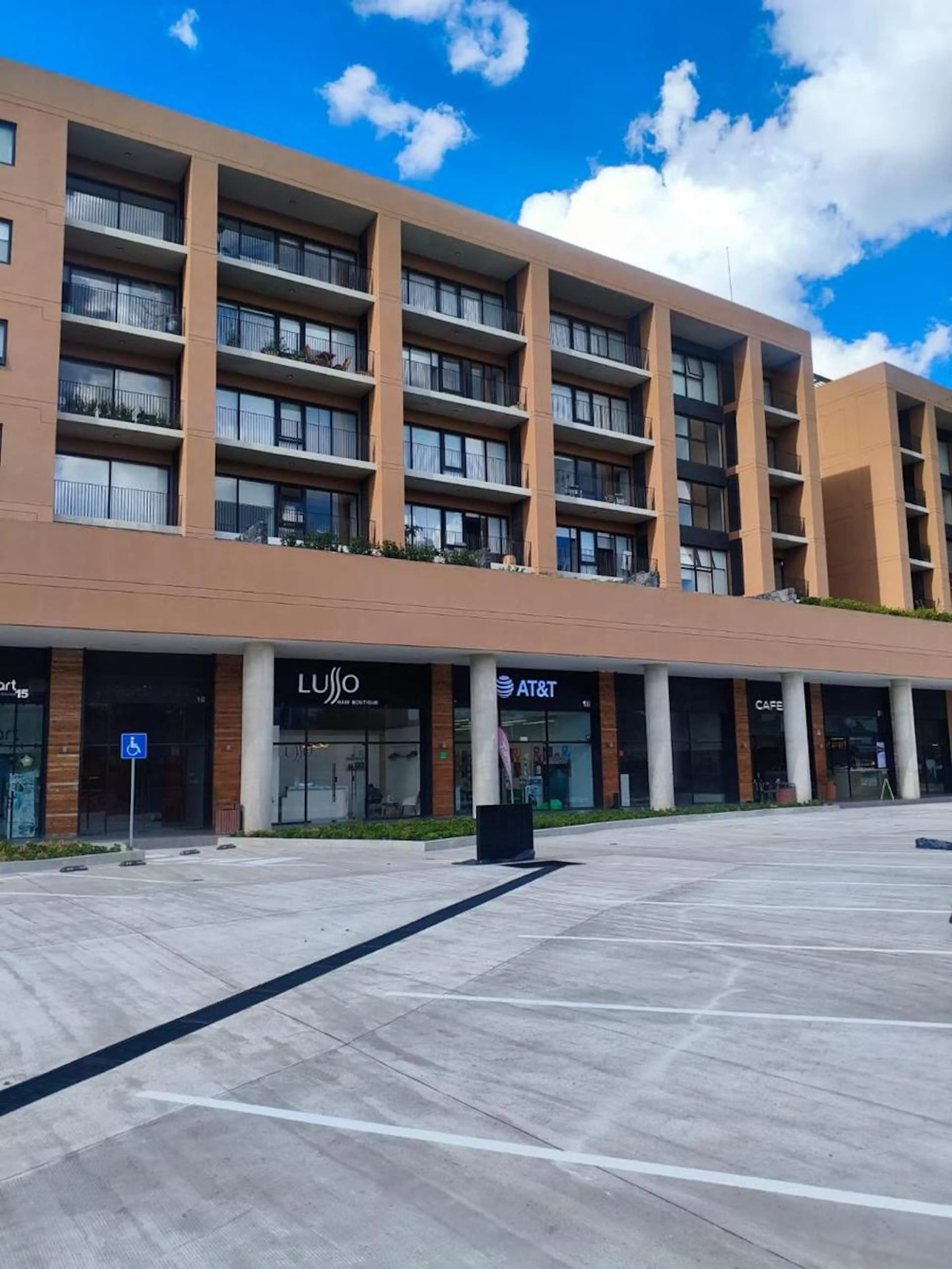 Local en Renta, Planta Baja, Zibata Querétaro.