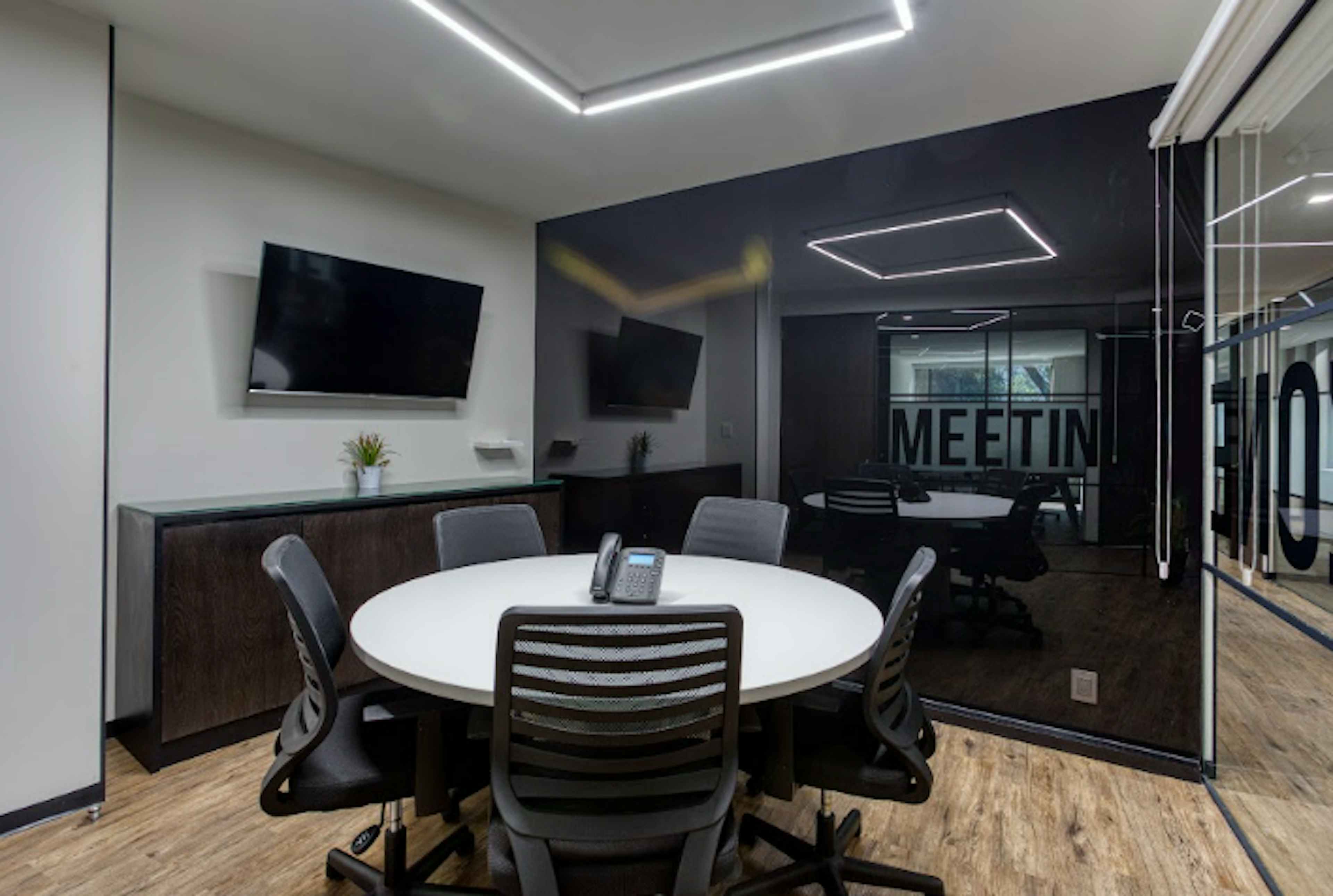 Oficina De 4-6 Personas