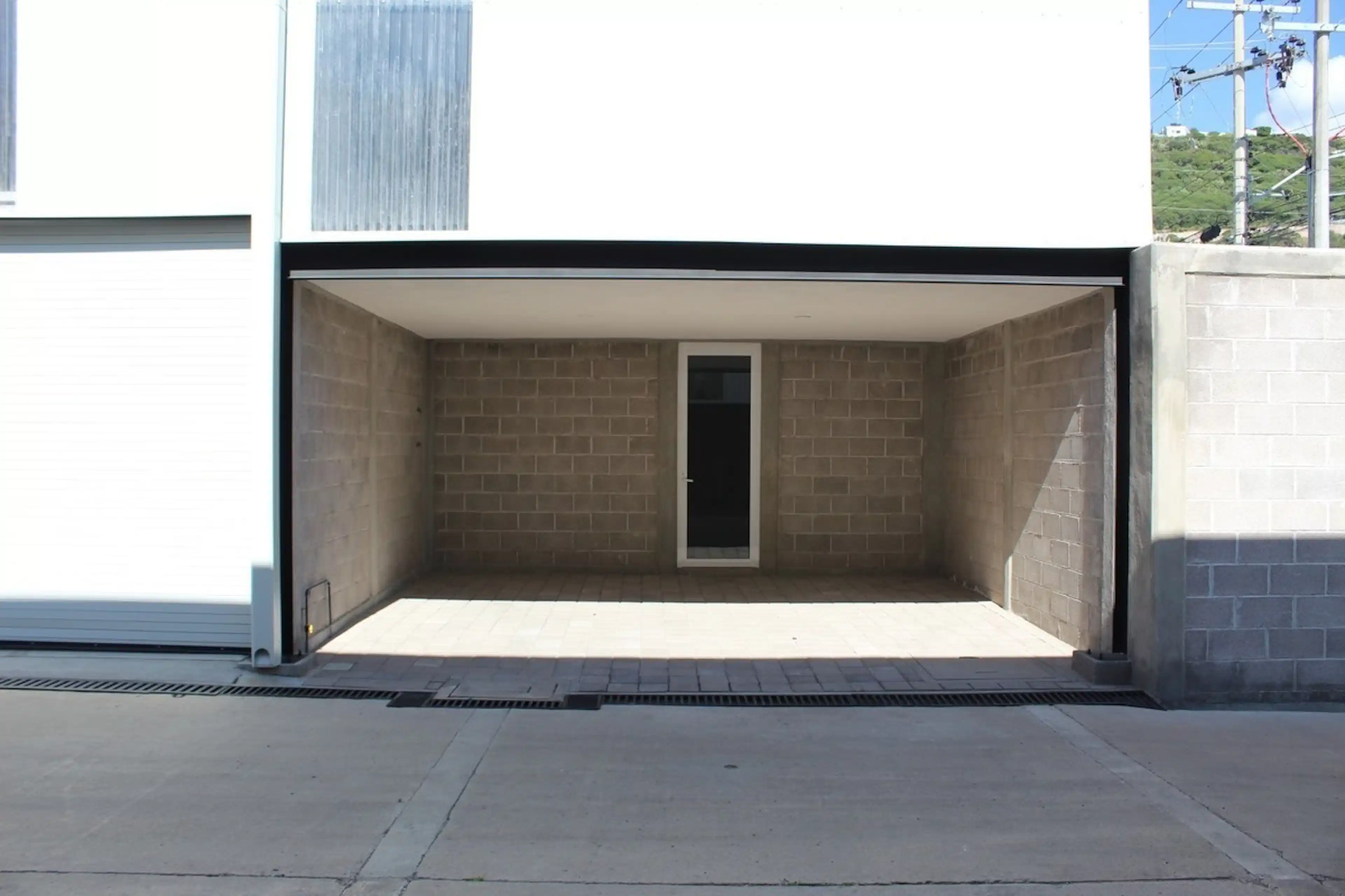BODEGA! SEGURIDAD 24/7 EN JURICA!