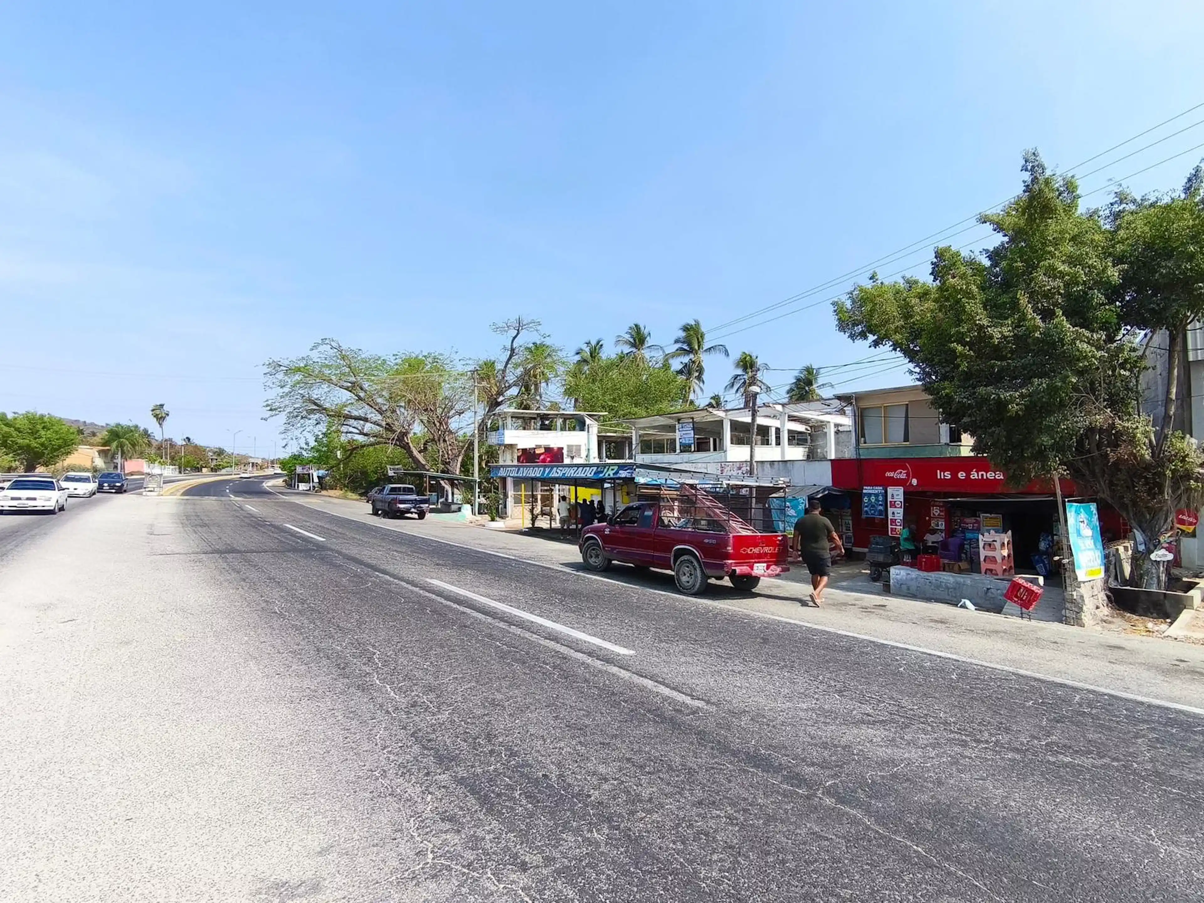 Terreno con construcción en carretera Cayaco - San Marcos a la altura de El Metlapil