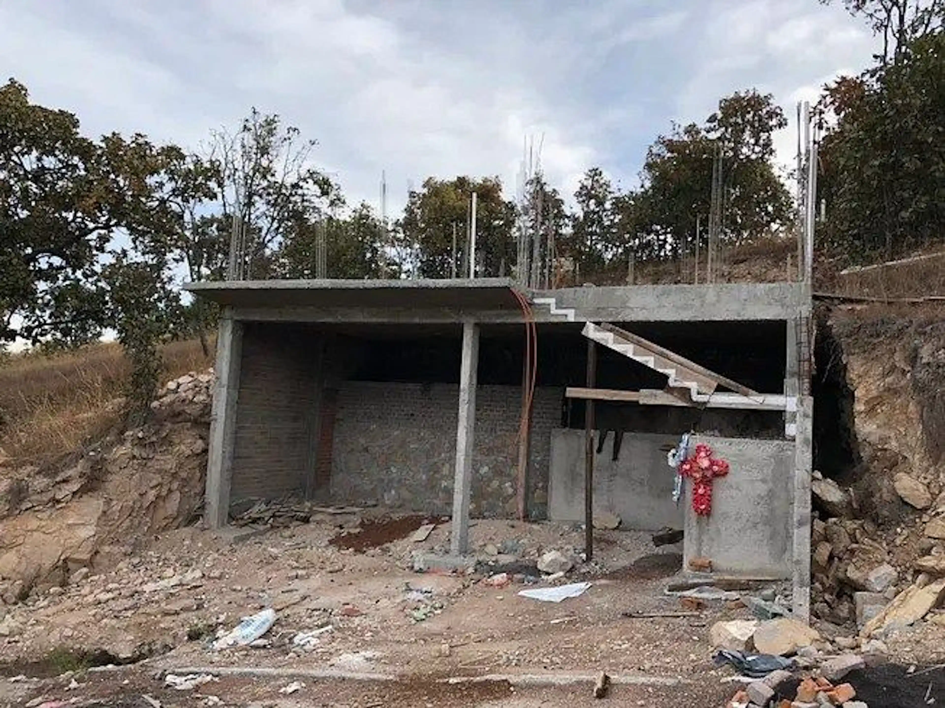 Terreno En Venta Altozano Con Muro De ContenciÓn Y Proyecto Por Colegio Grenewic