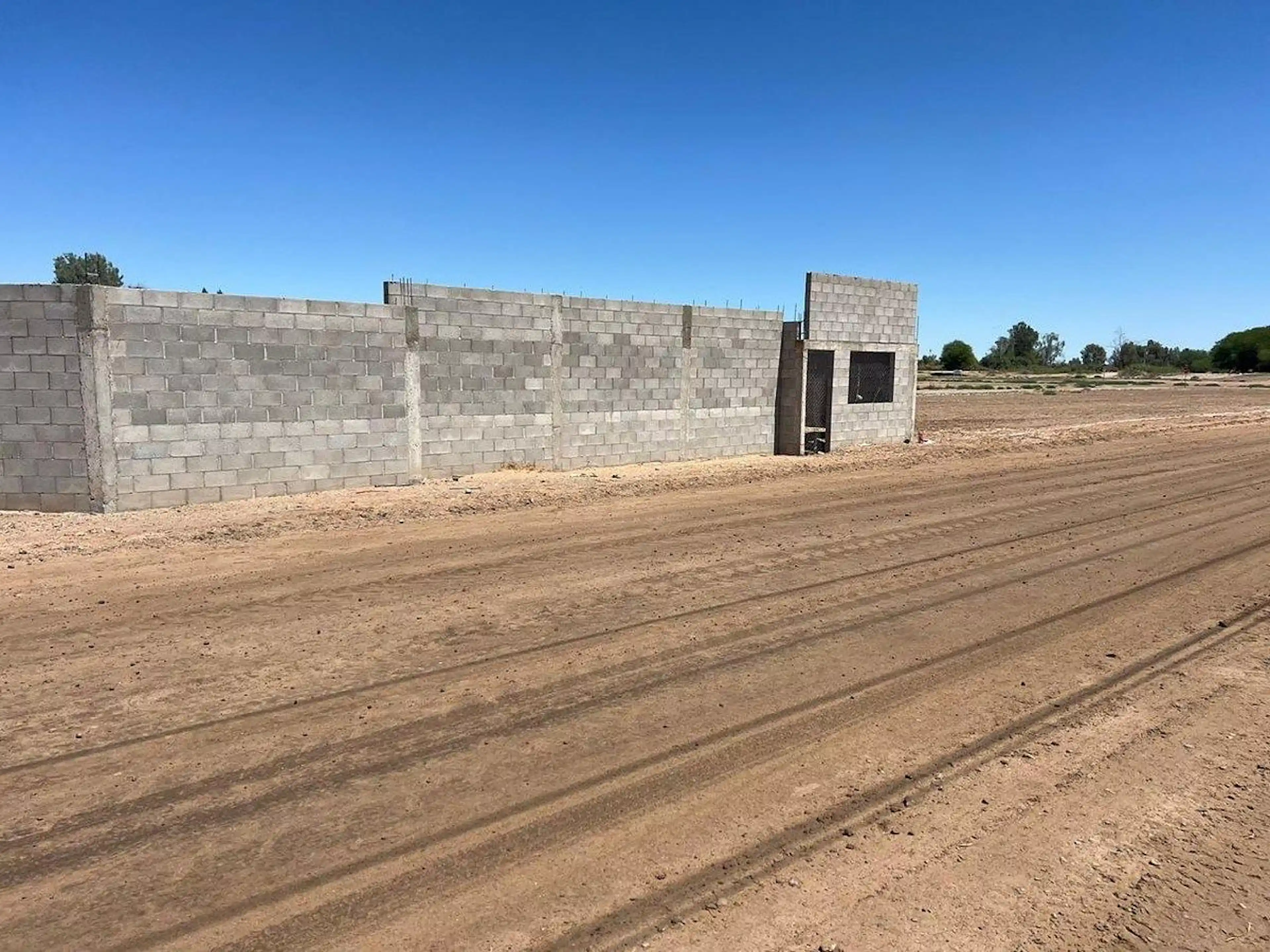 ¡en Renta Terreno Sobre Carretera En Fracc. Los Manantiales (mexicali, B.c.)!