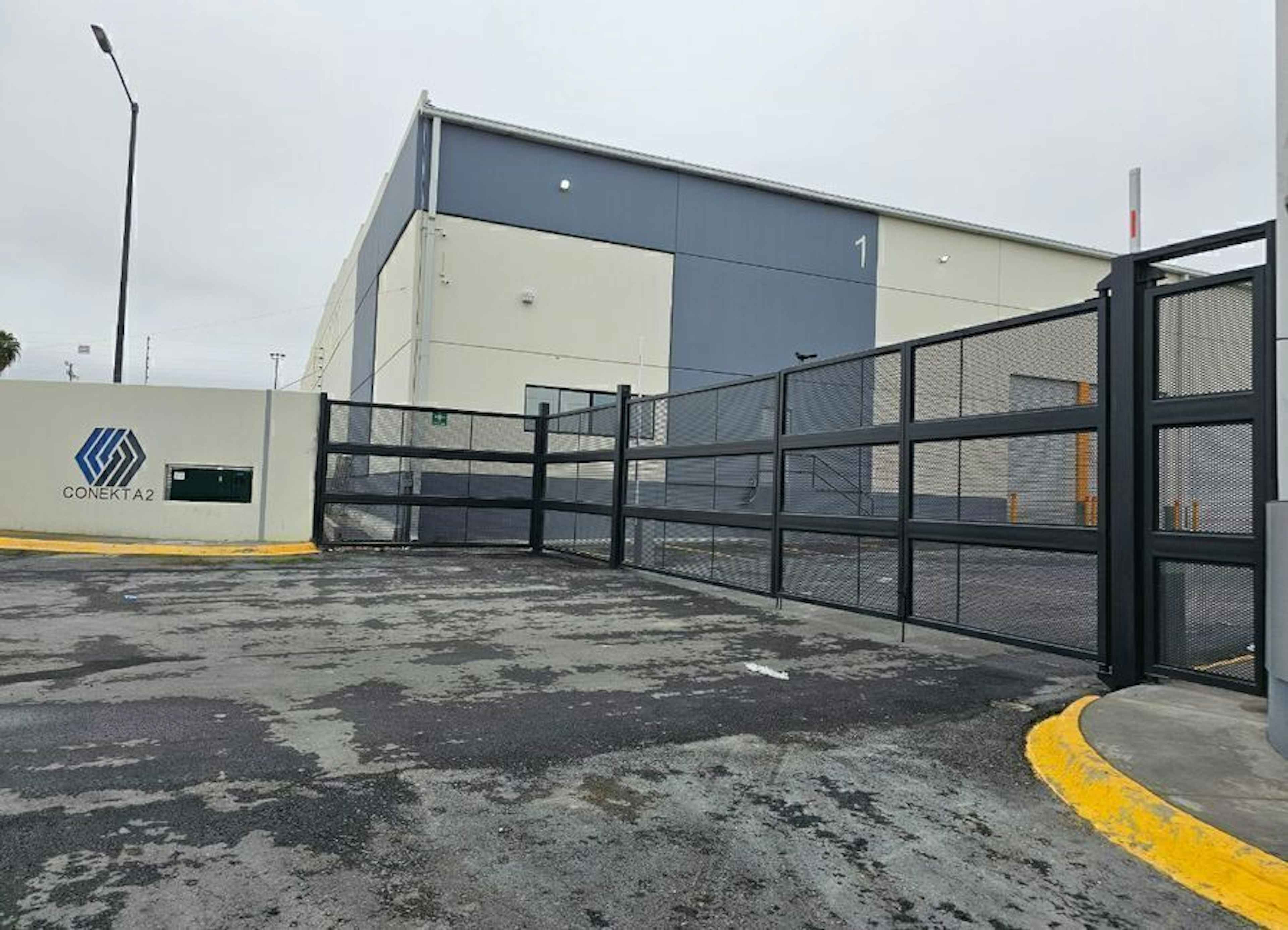 Bodegas Industriales En Parque Industrial En Valle Soleado