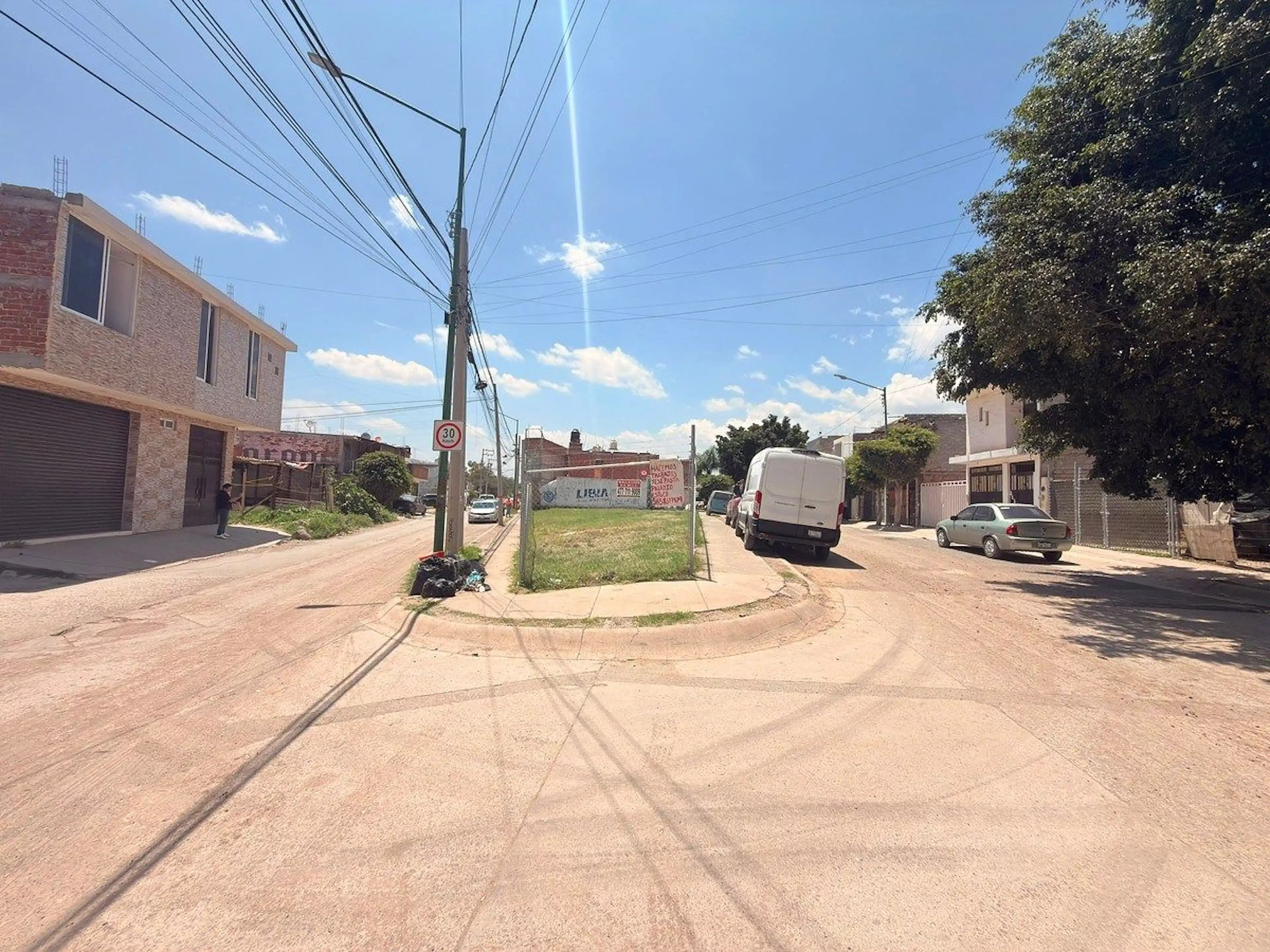Terreno en RENTA cerca de Eje Metropolitano.