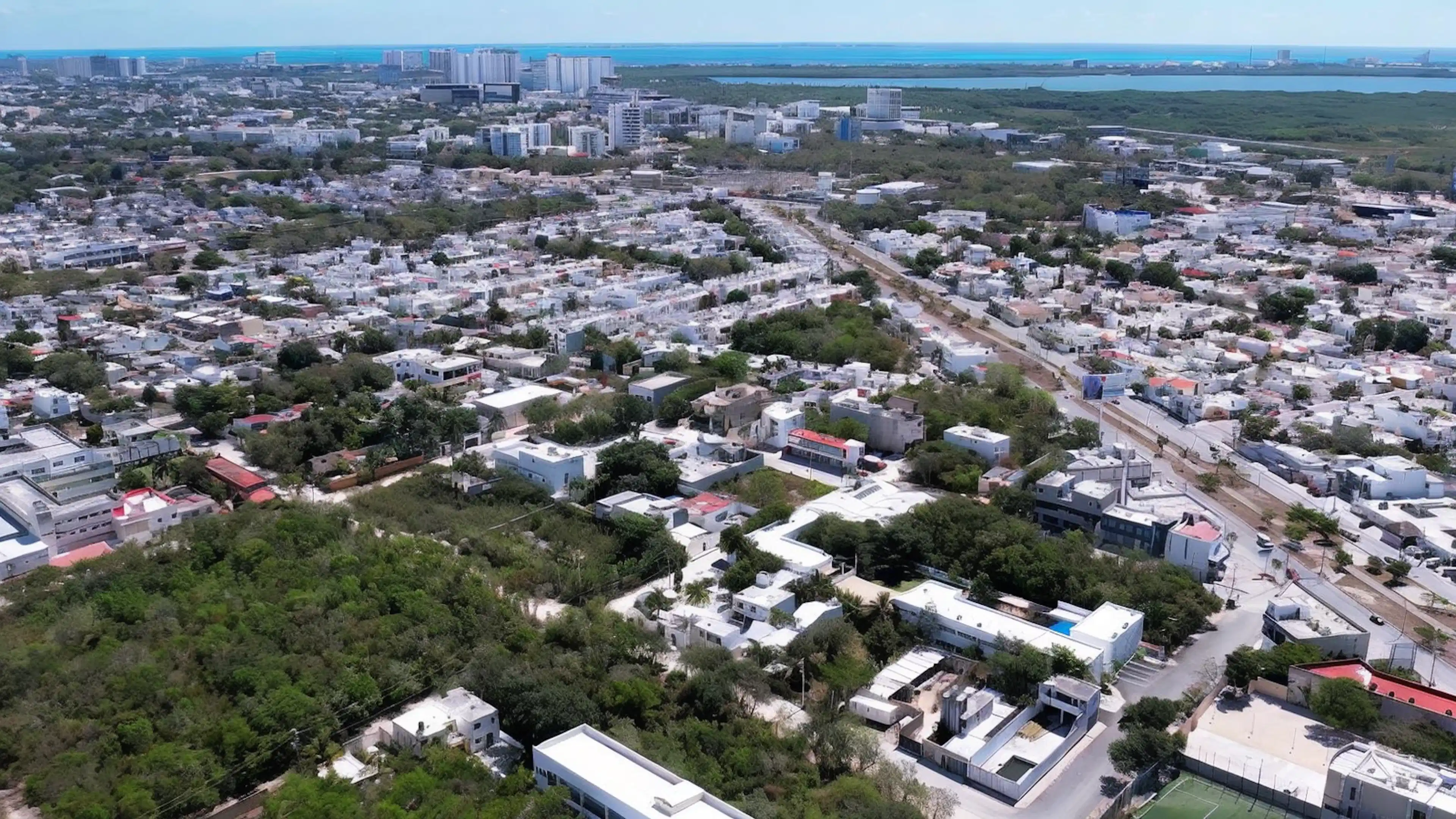 Terreno en Venta a 2 cuadras de Av. Huayacan Cancún