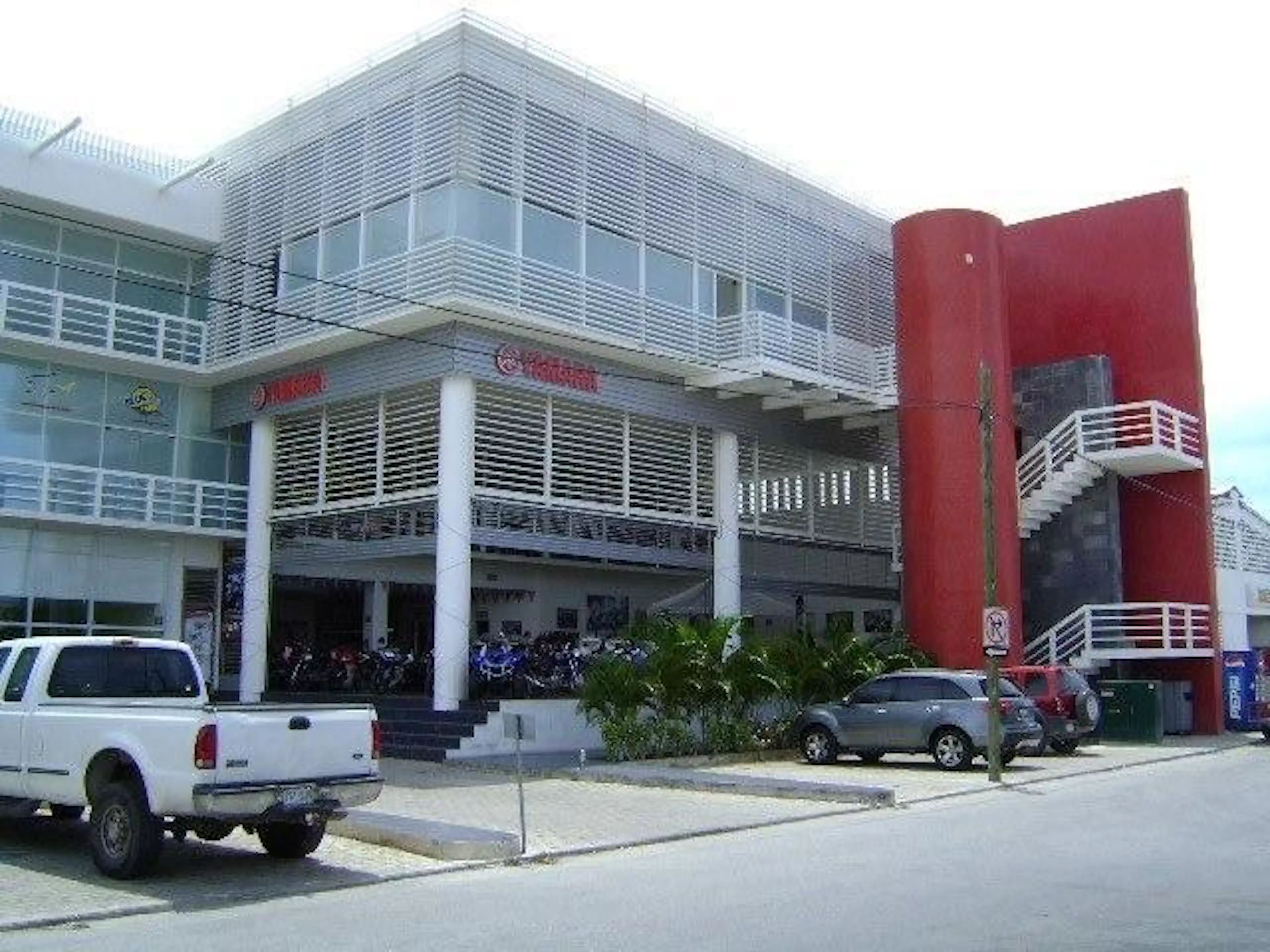 Se Renta Local 206 M2 En Plaza Yamaha , Playa Del Carmen P3864