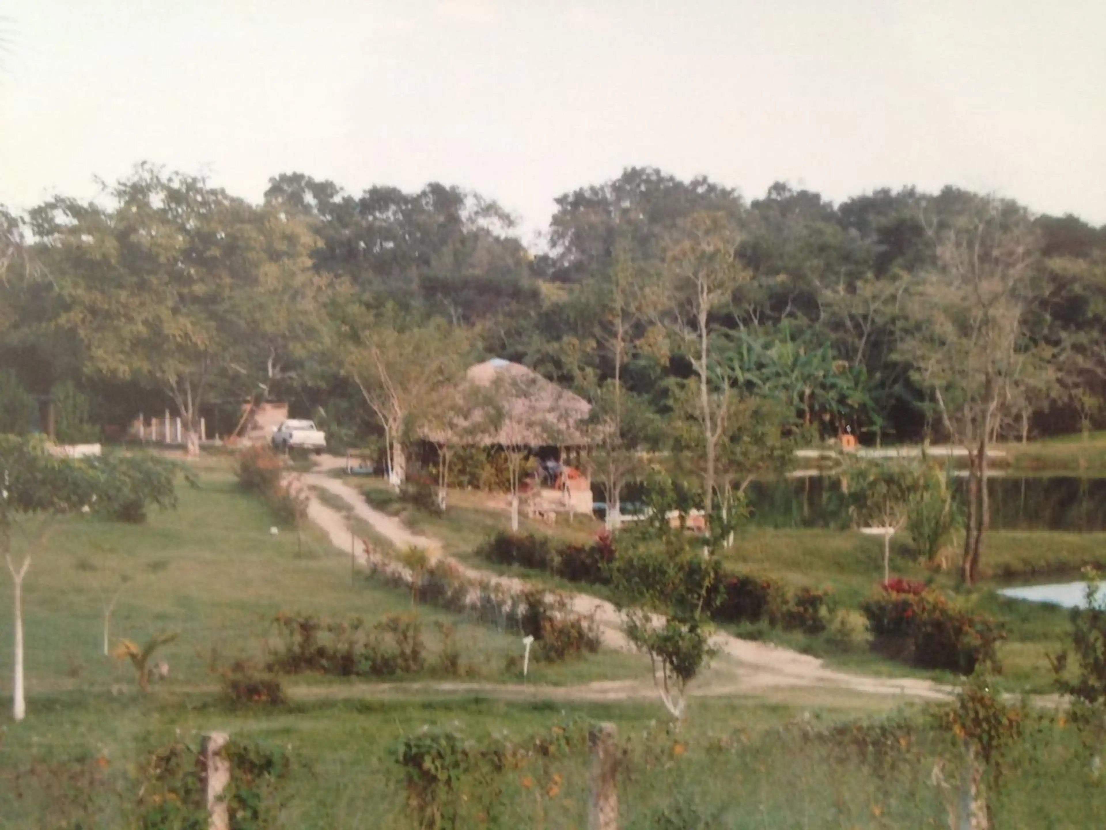 Terreno a pie de carretera en venta cerca del aeropuerto y estación del tren maya