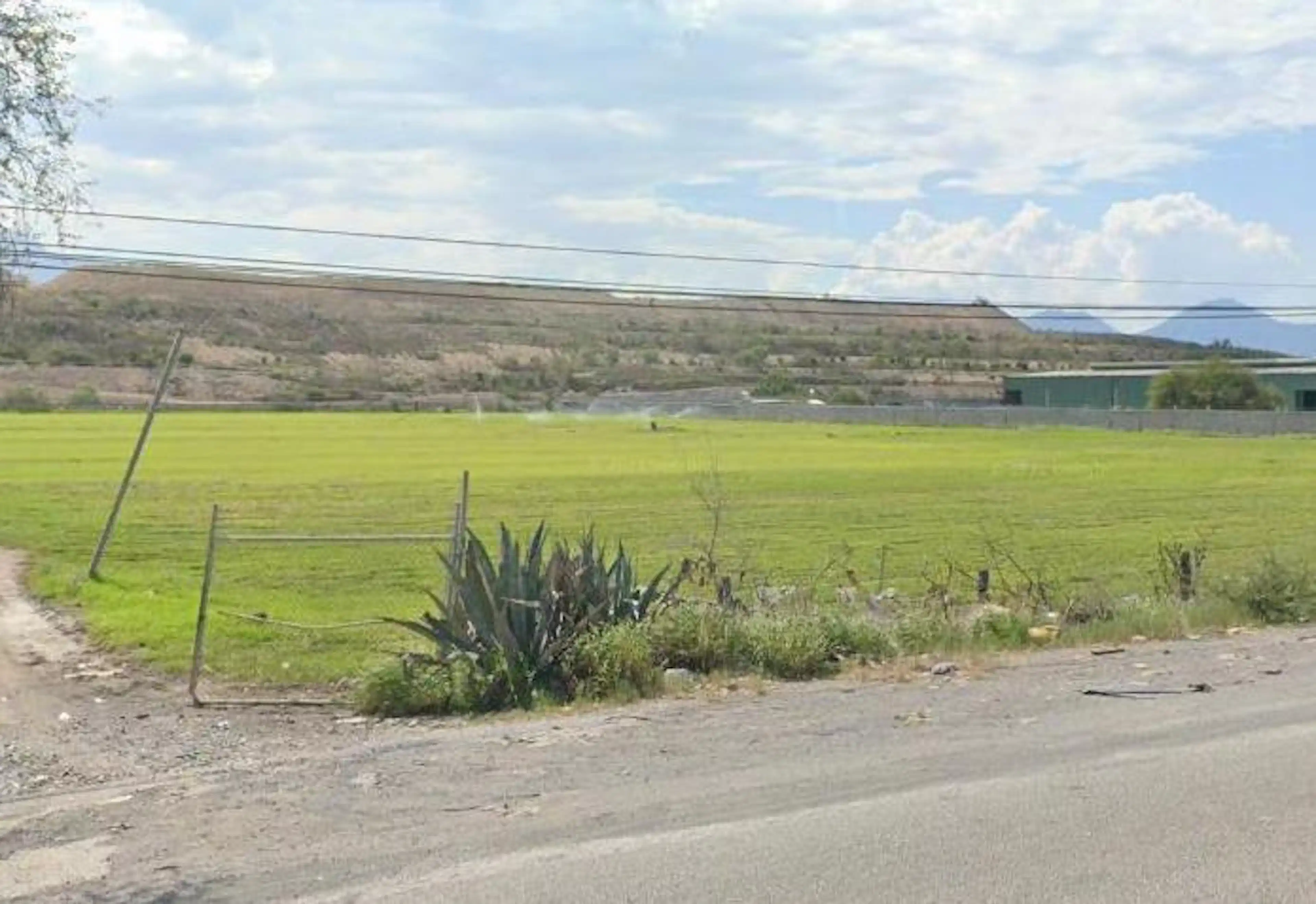 TERRENO EN RENTA DE 1 HECTAREA FRENTE A CARRETERA COLOMBIA  SALINAS VICTORIA NUEVO LEÓN.