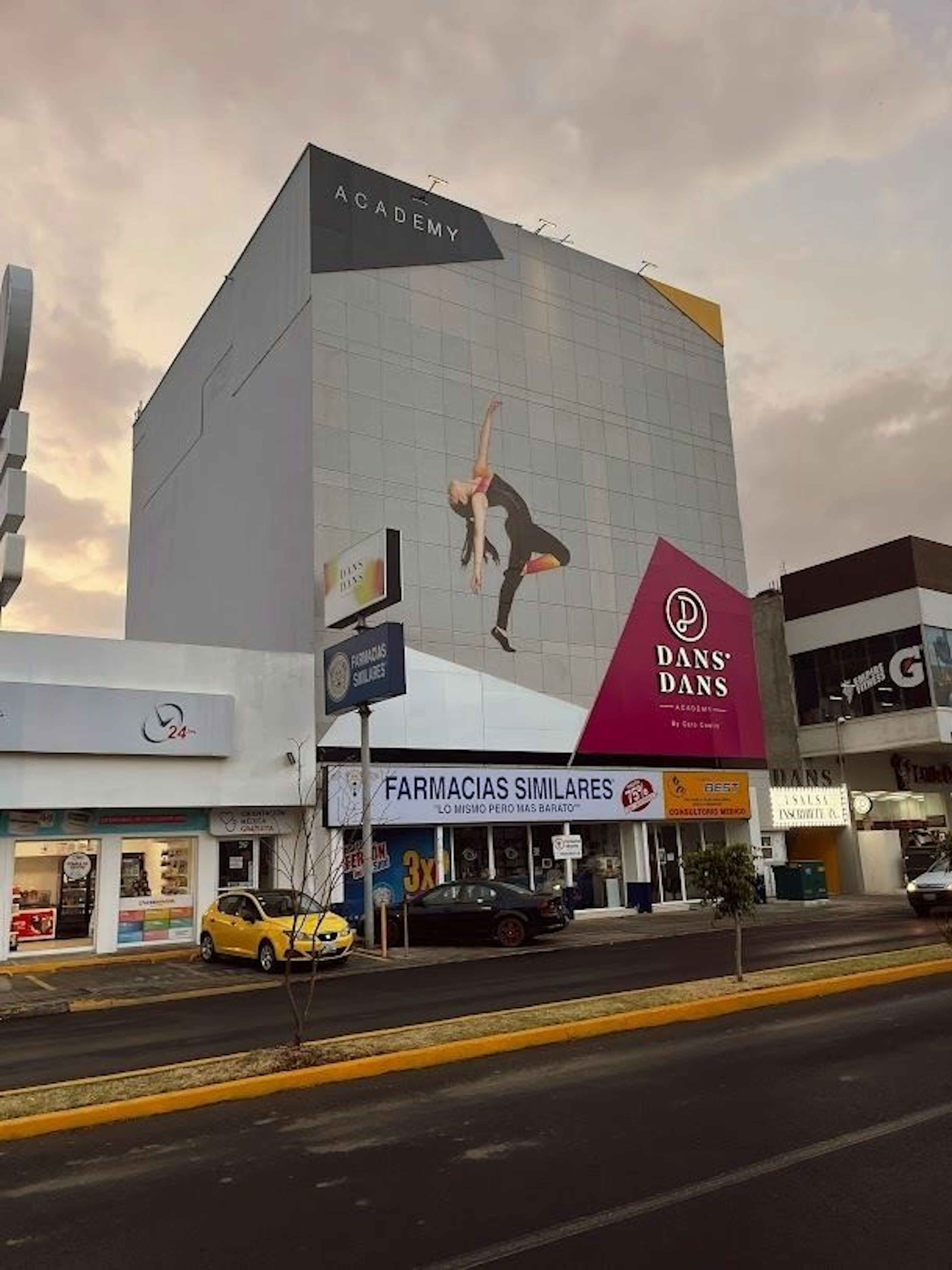 Avenida Del Castillo 5500