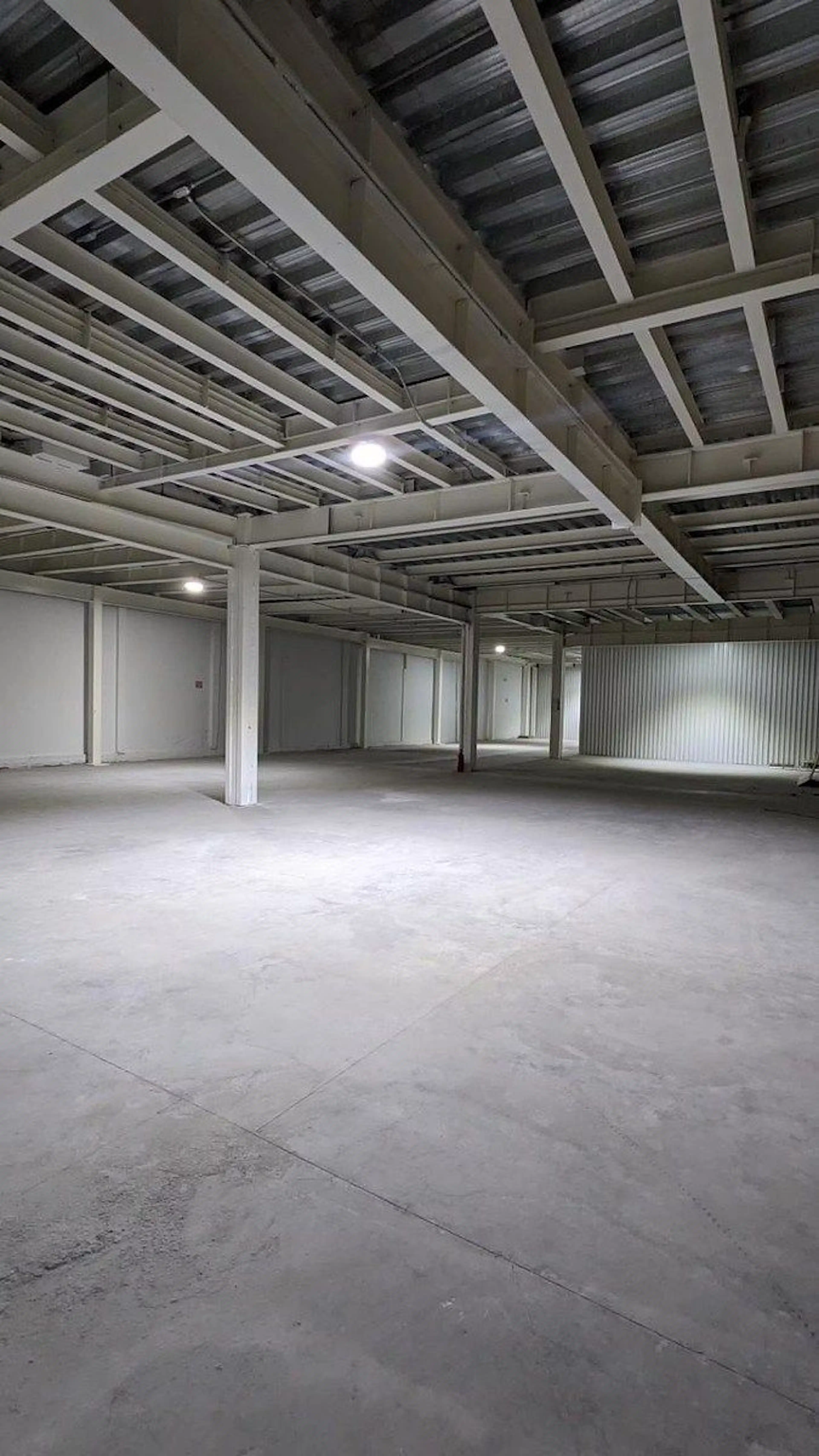 RENTA DE BODEGA EN P. IND. SRJ. 278 M2. + KVAS DISPONIBLES