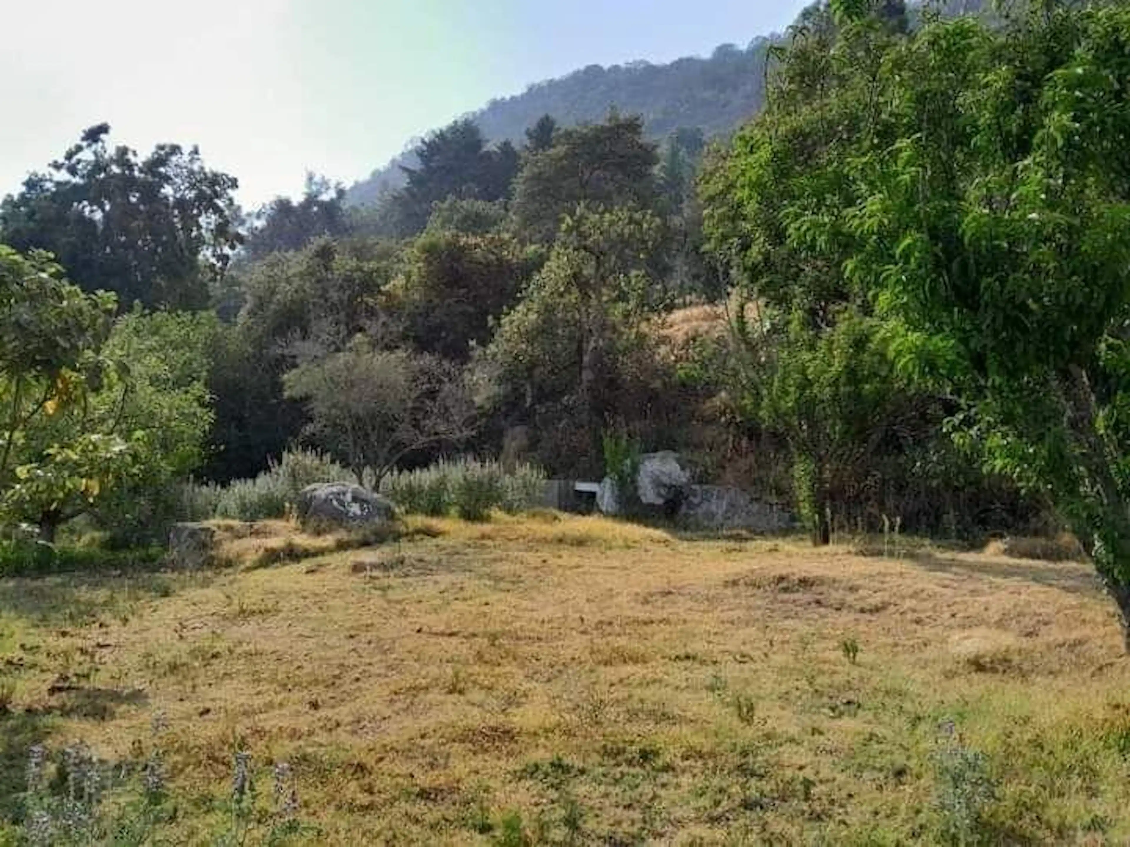 Precioso terreno de mil metros con obra!