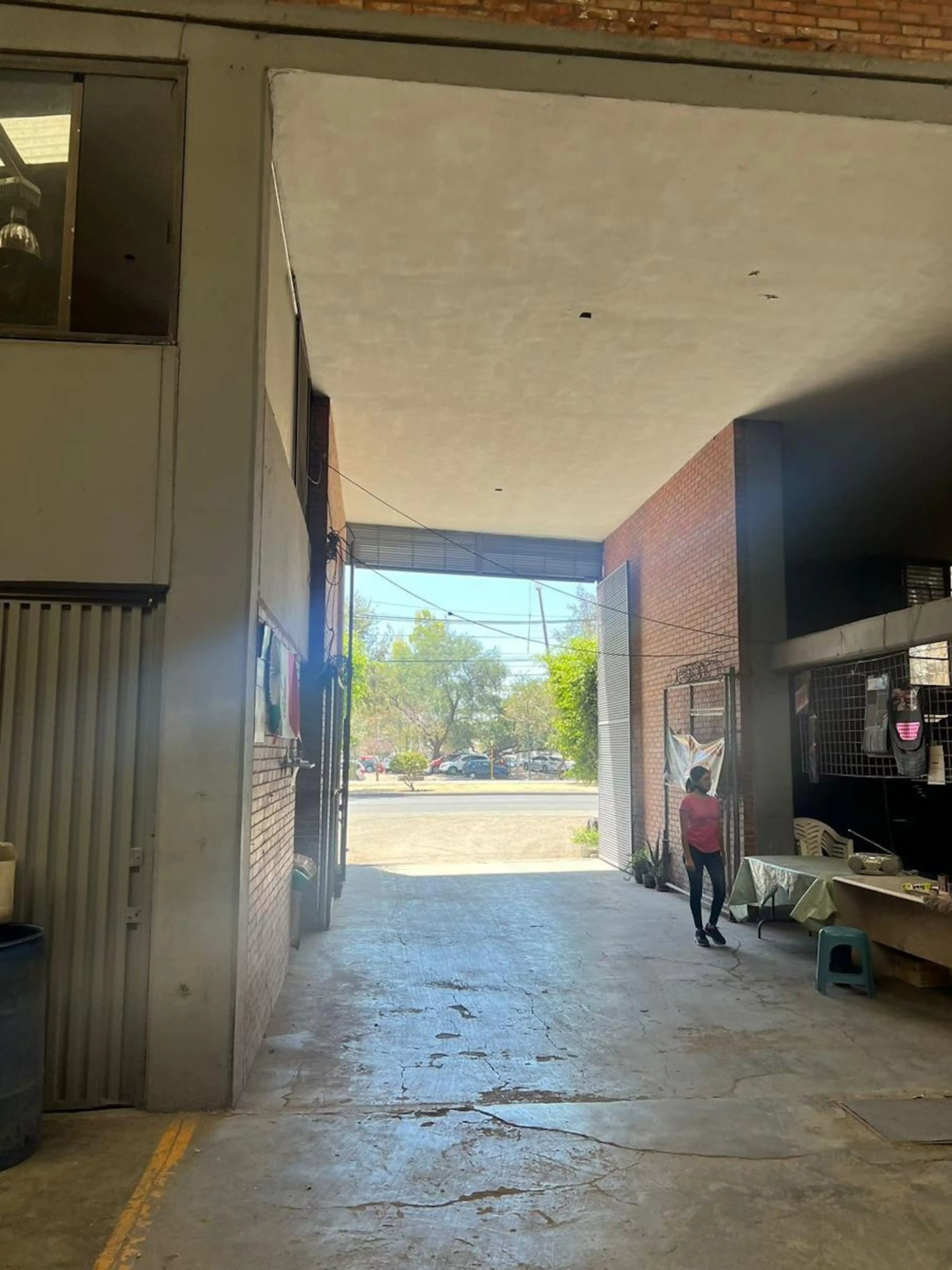 RENTA/VENTA BODEGA EN HERMANOS ALDAMA (FRENTE A JUZGADOS) S/N