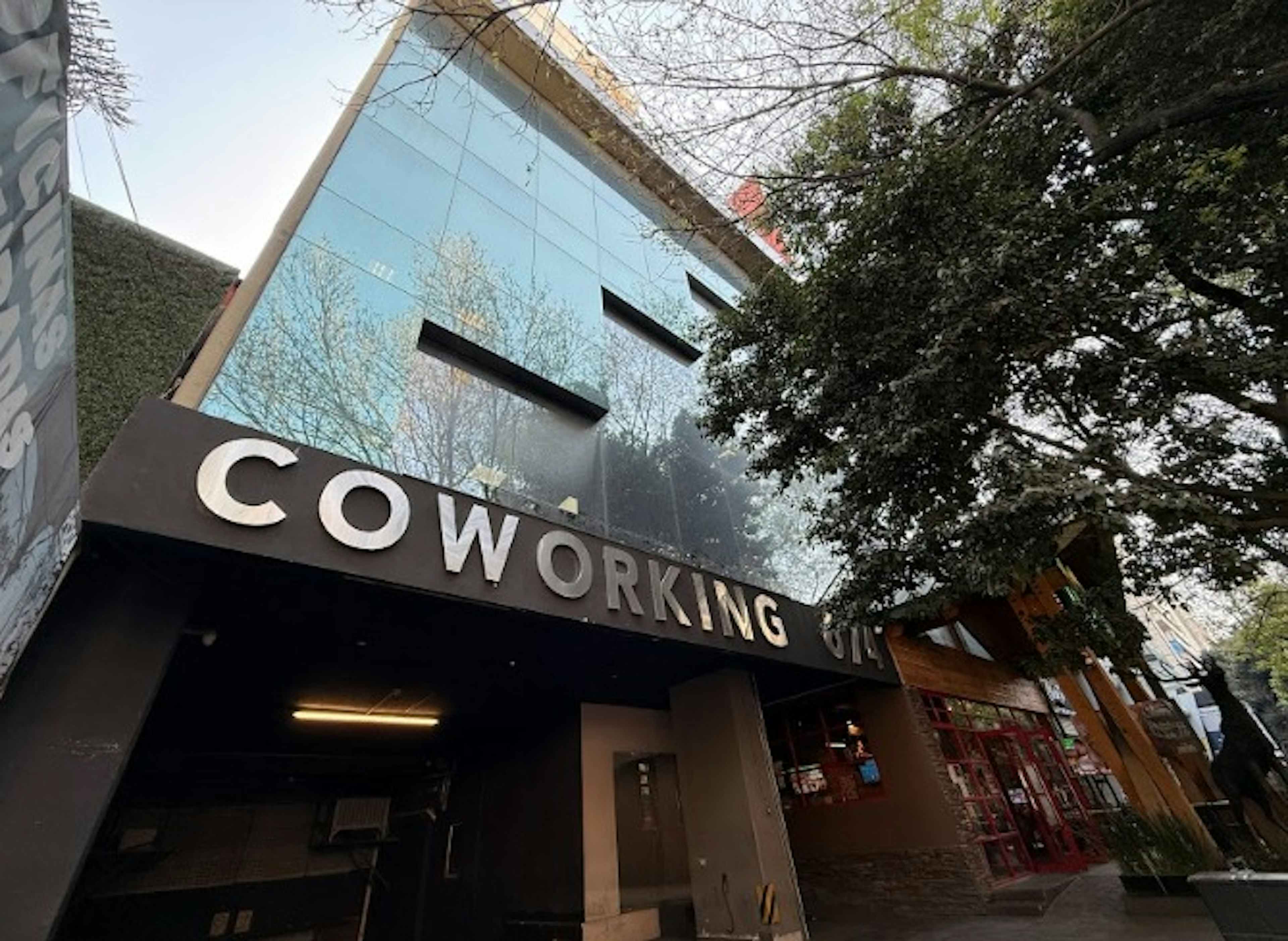 Oficinas The Pool Napoles