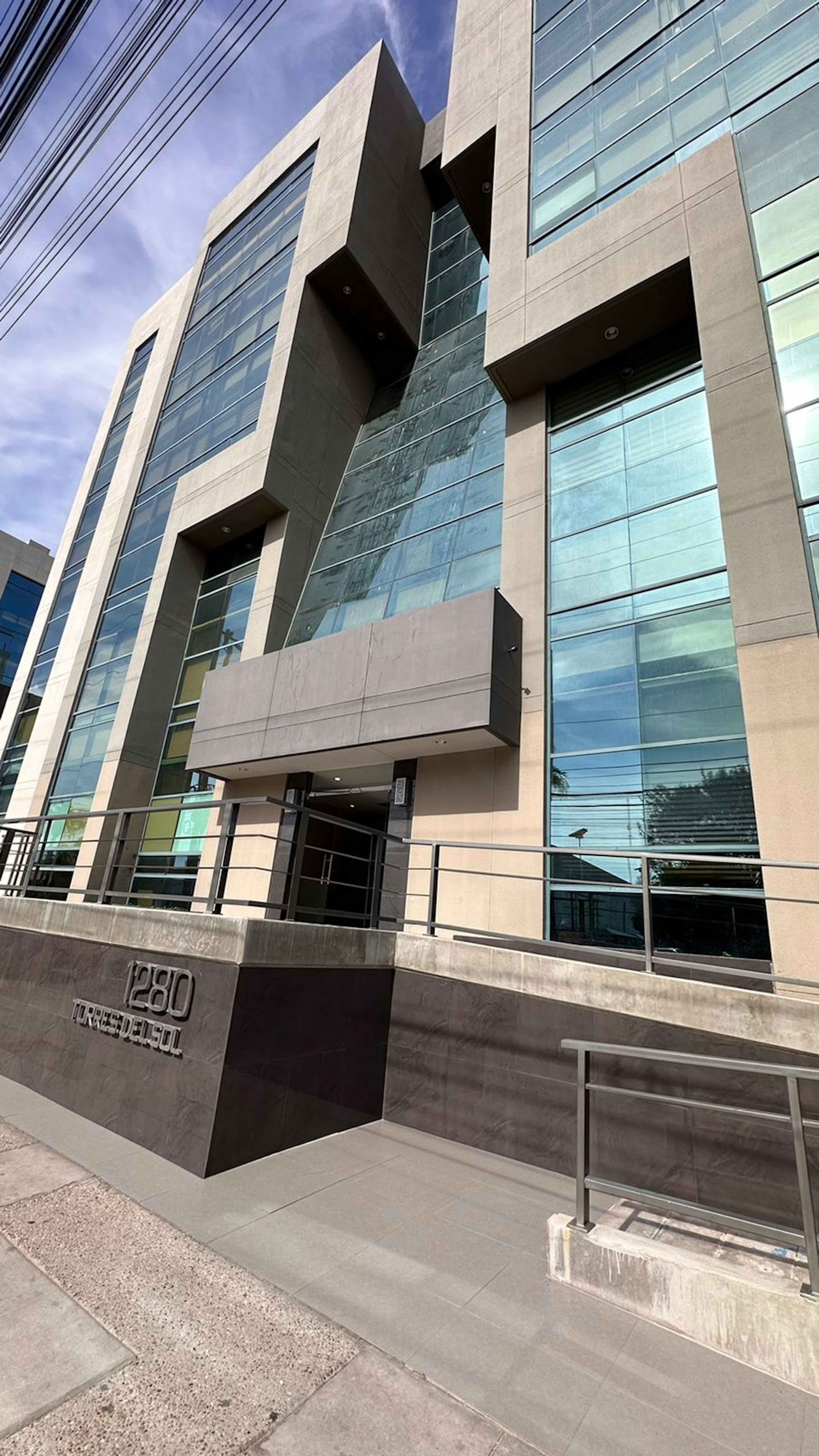 Calzada Francisco L. Montejano 1280