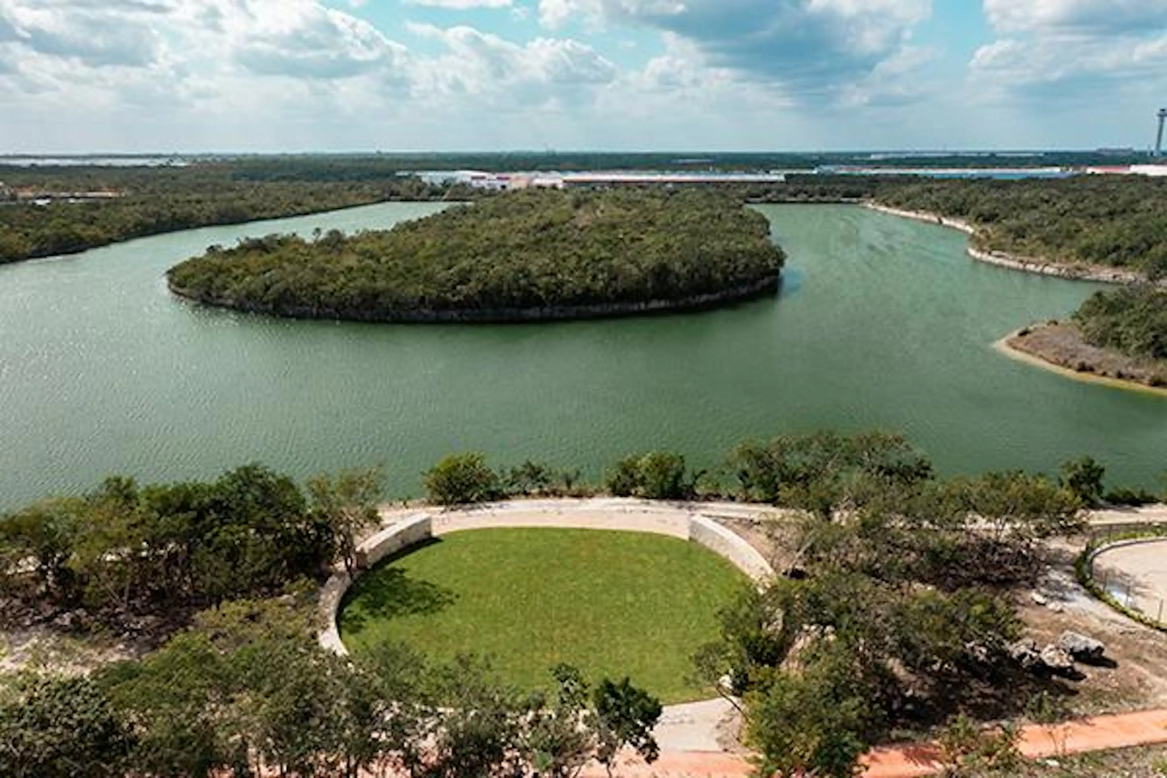 Terreno en venta a unos minutos del Aeropuerto de Cancun C3810