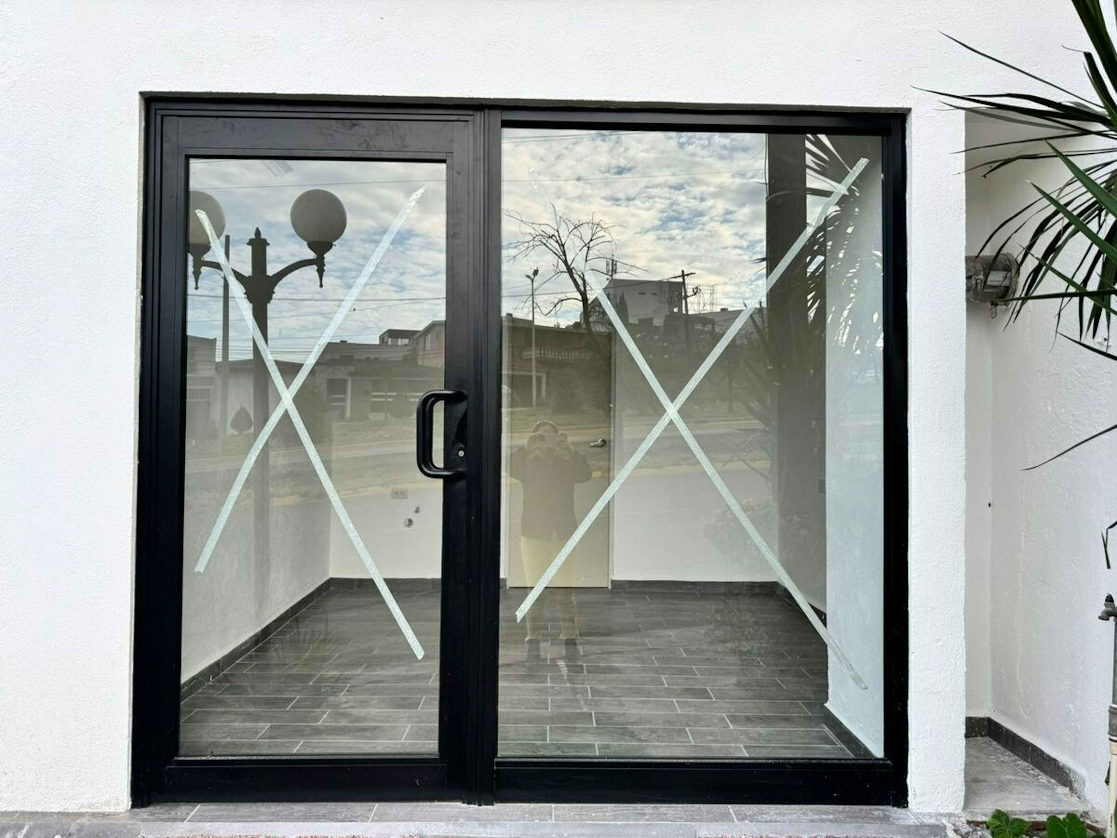 Avenida Lázaro Cárdenas 001