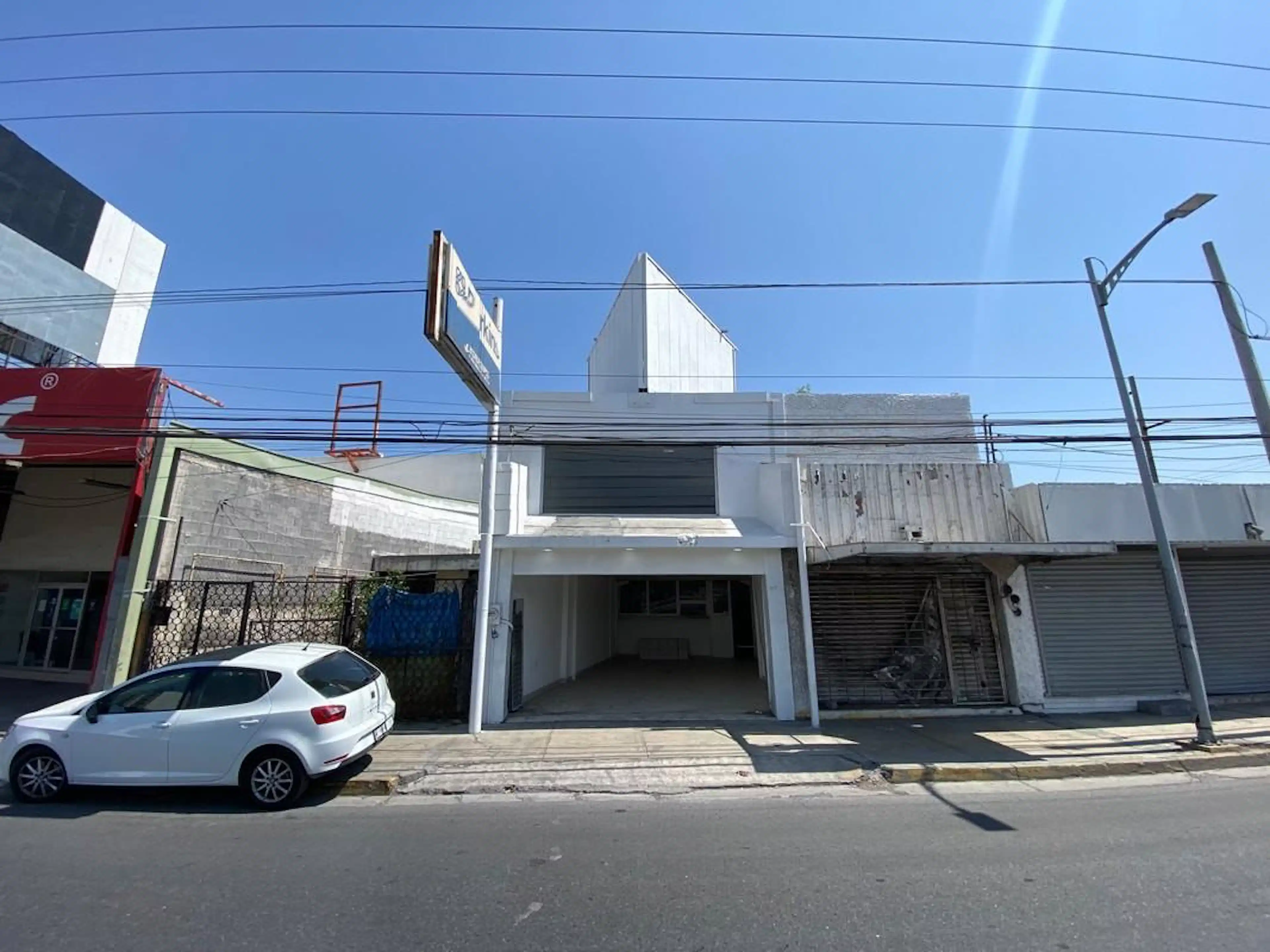 Local Comercial De 210 M2 Sobre Ave. Eugenio Garza Sada En Monterrey - 2 Niveles - Venta O Renta S/n