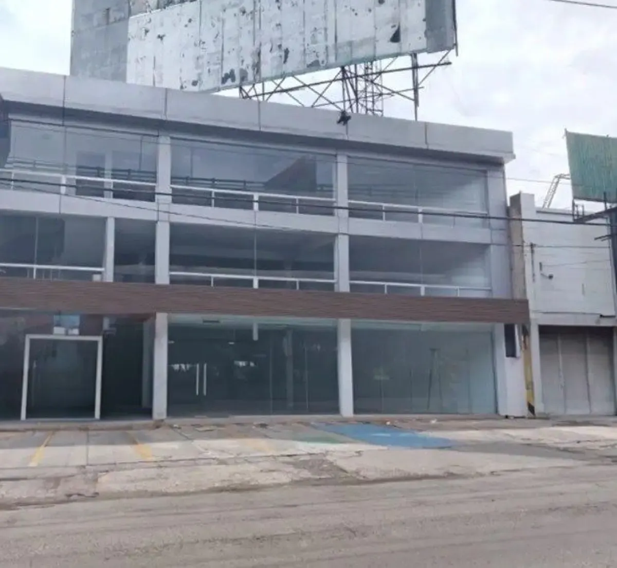 Local Comercial Spot2