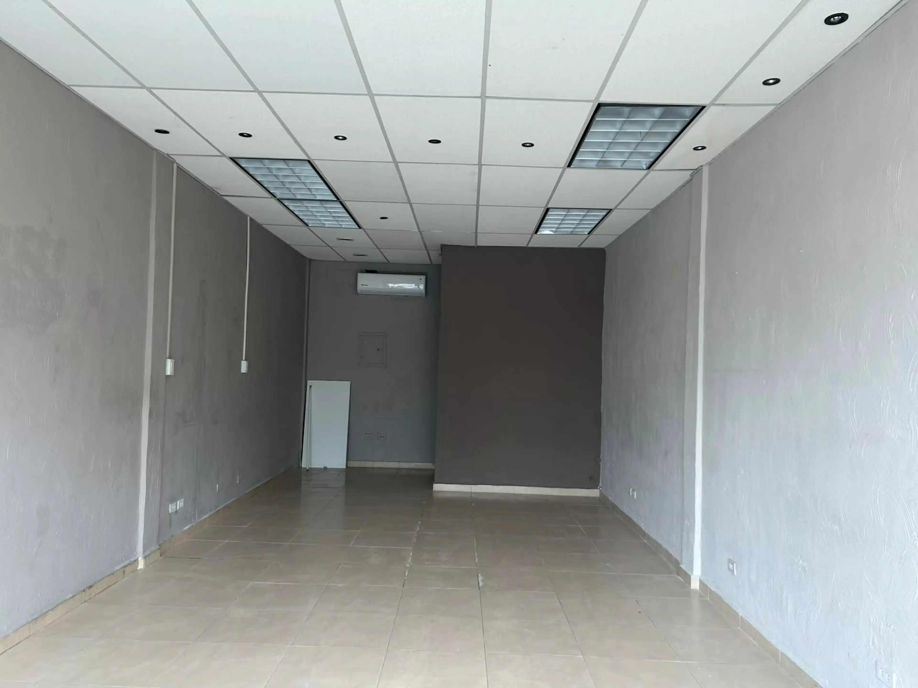 RENTA Local EN PLANTA BAJA De 40 M² En PLAZA PALMARES SUR, Carretera Nacional MONTERREY 40