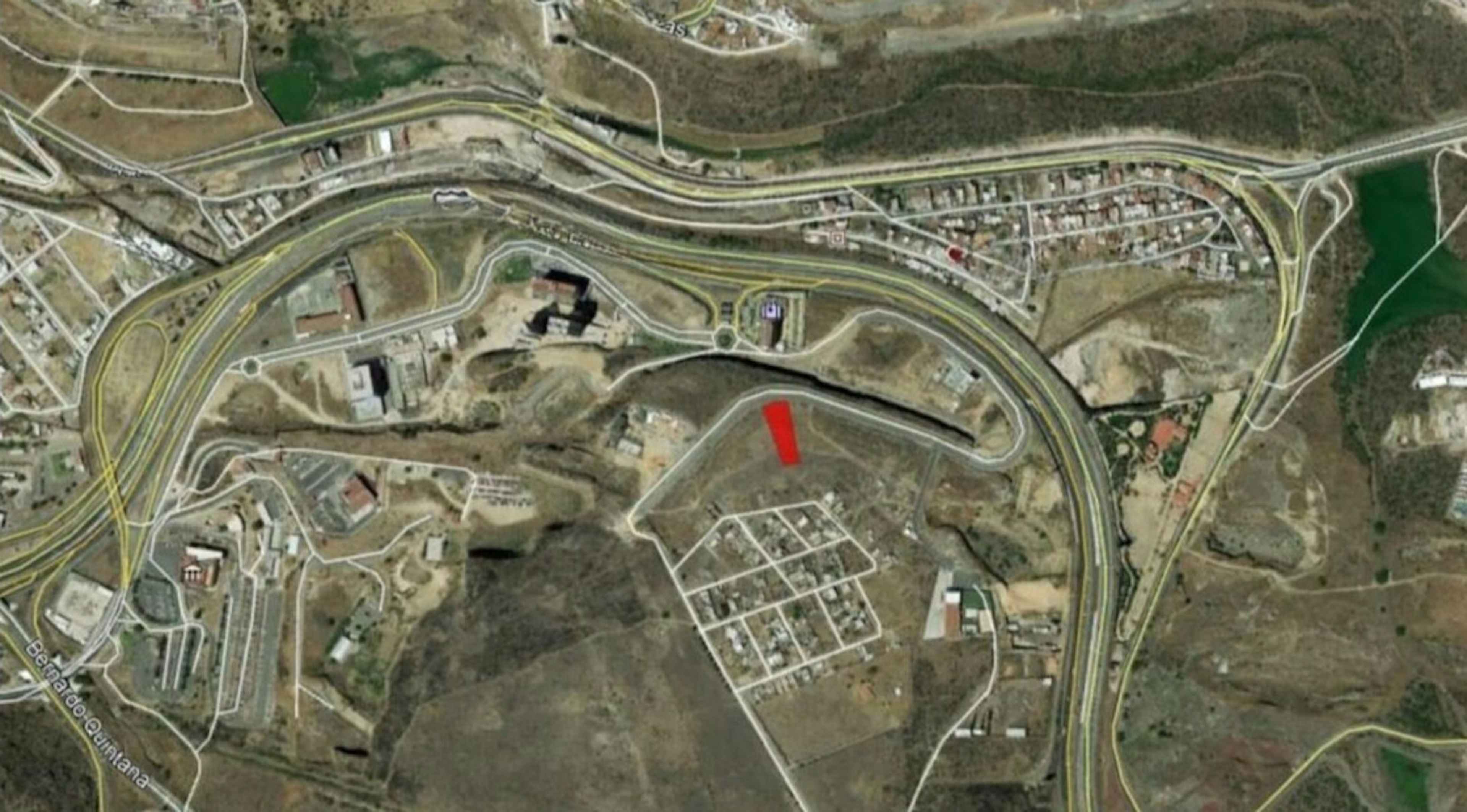 Avenida Paseo Monte Miranda Oriente .