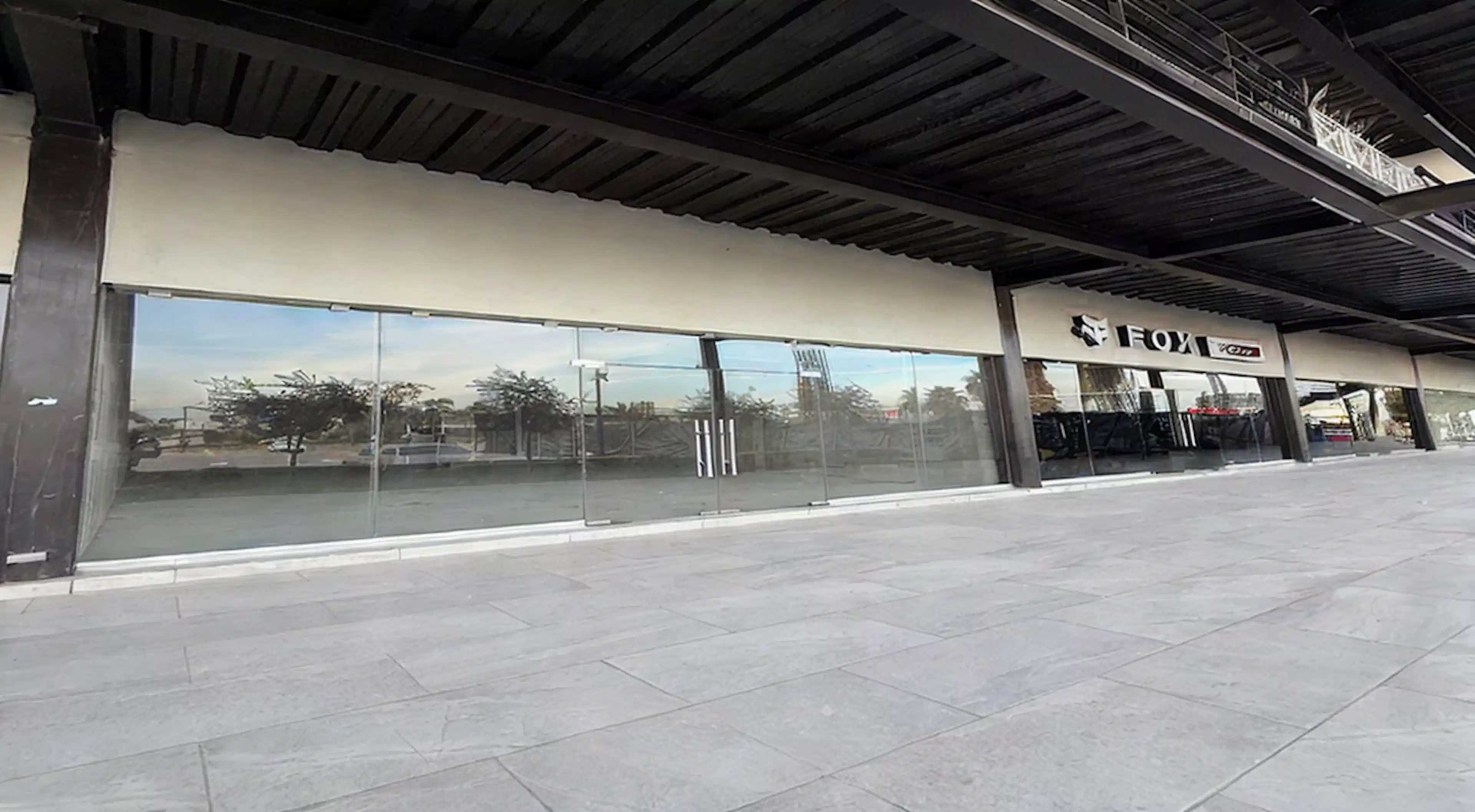 Local En RENTA En Plaza Comercial