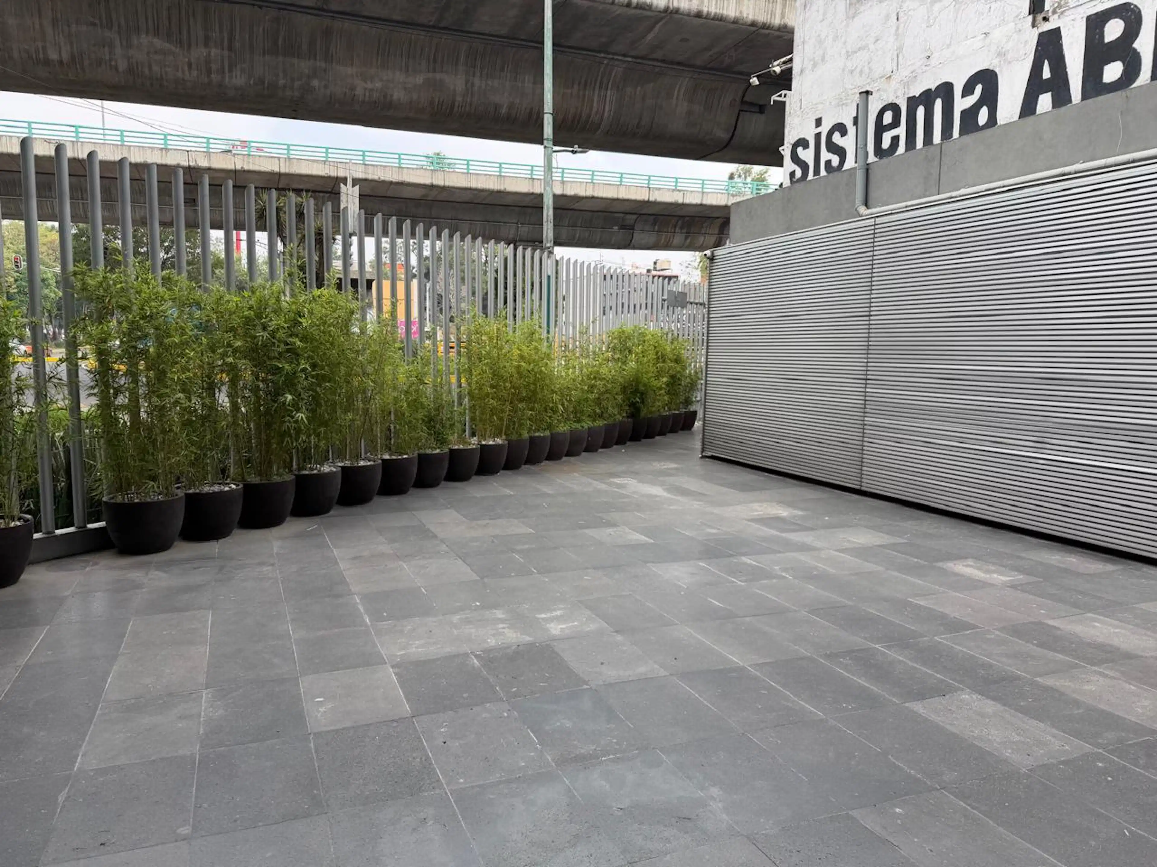 Local Con Terraza Renta A Pie De Calle En Corporativo Benito Juarez 844m2 S/n