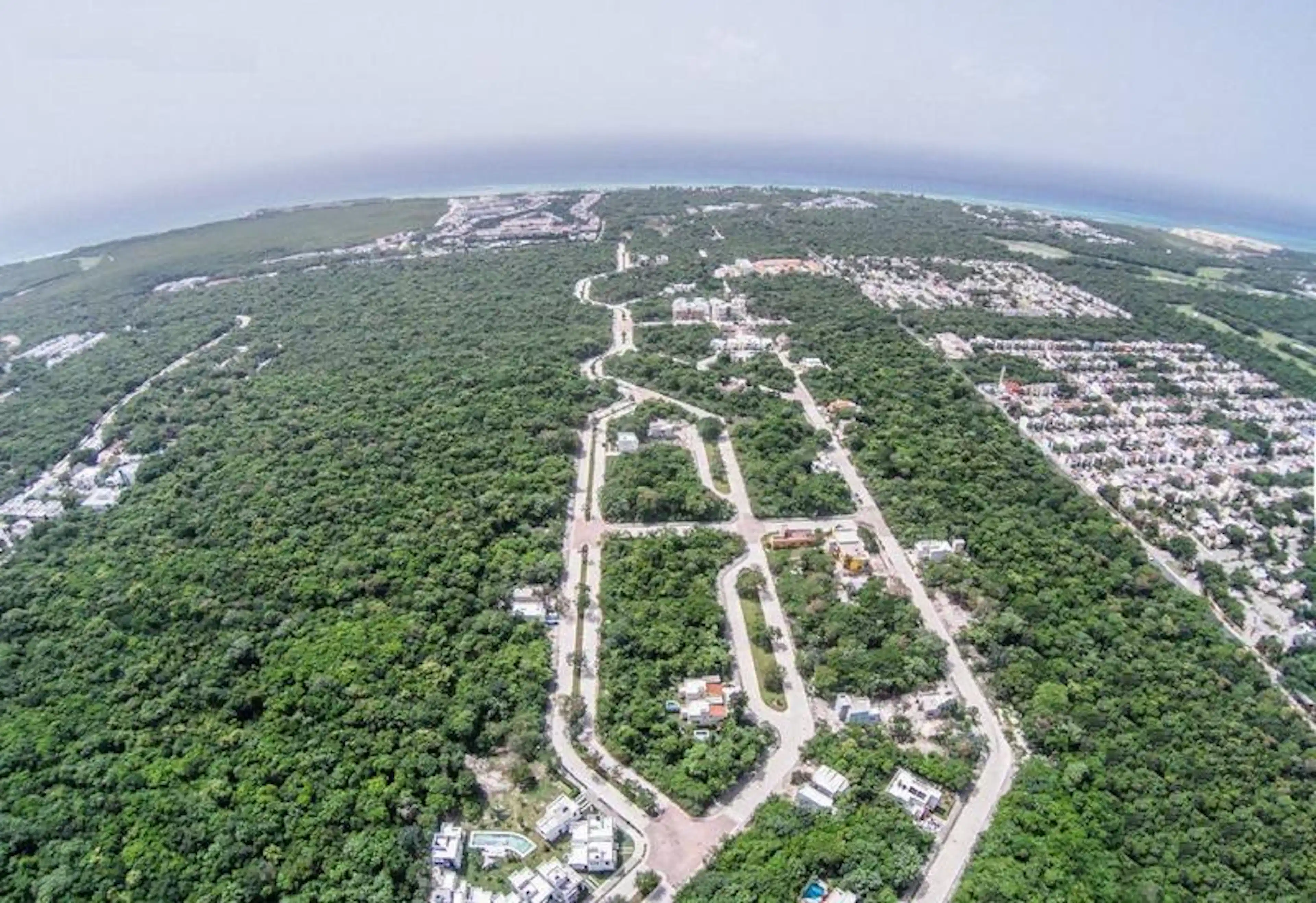 En Venta Lote del lado del mar Residencial El Cielo Playa del Carmen P4682