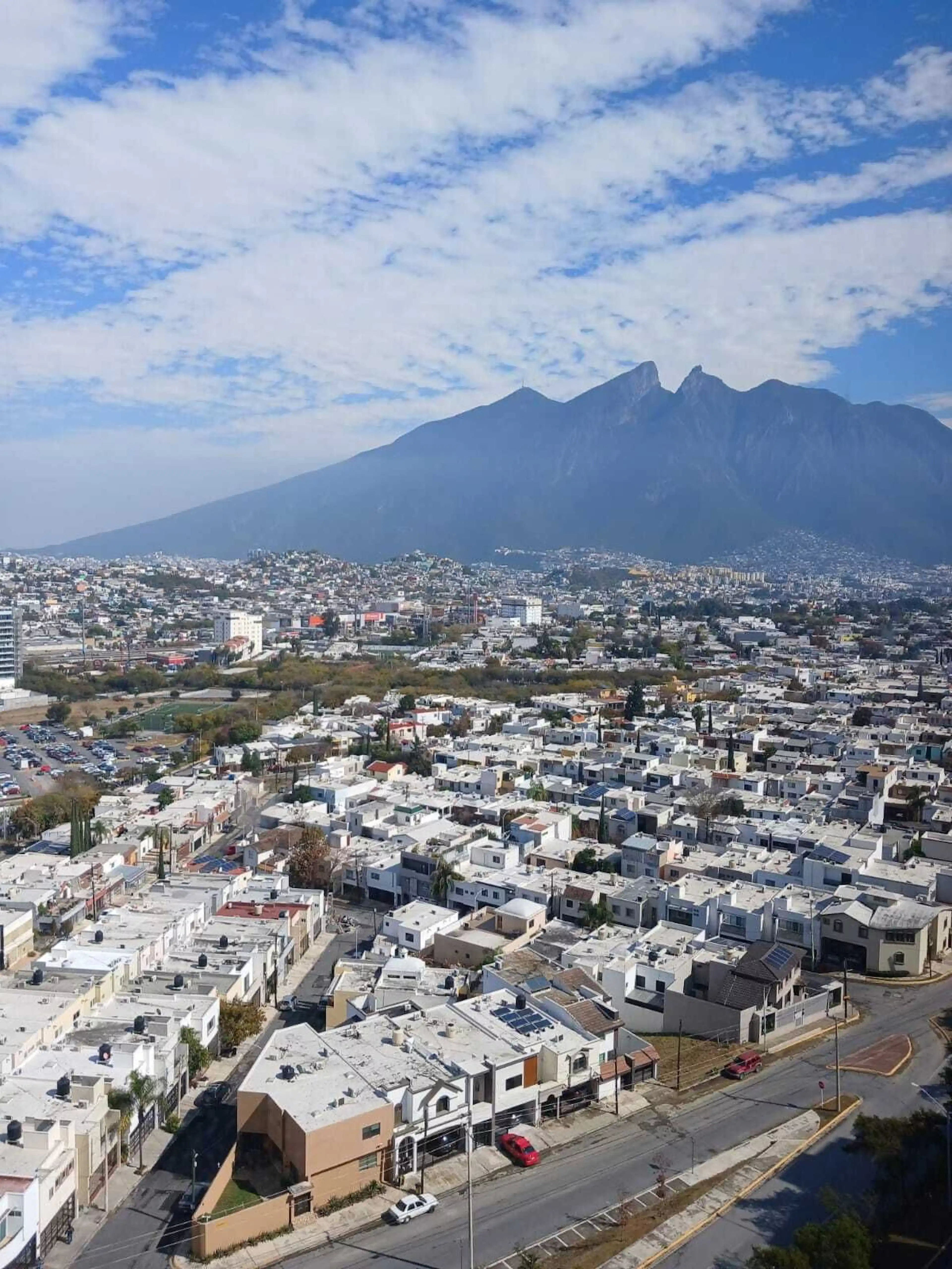 OFICINAS  EN RENTA ZONA VALLE  ORIENTE AV. FUNDADORES