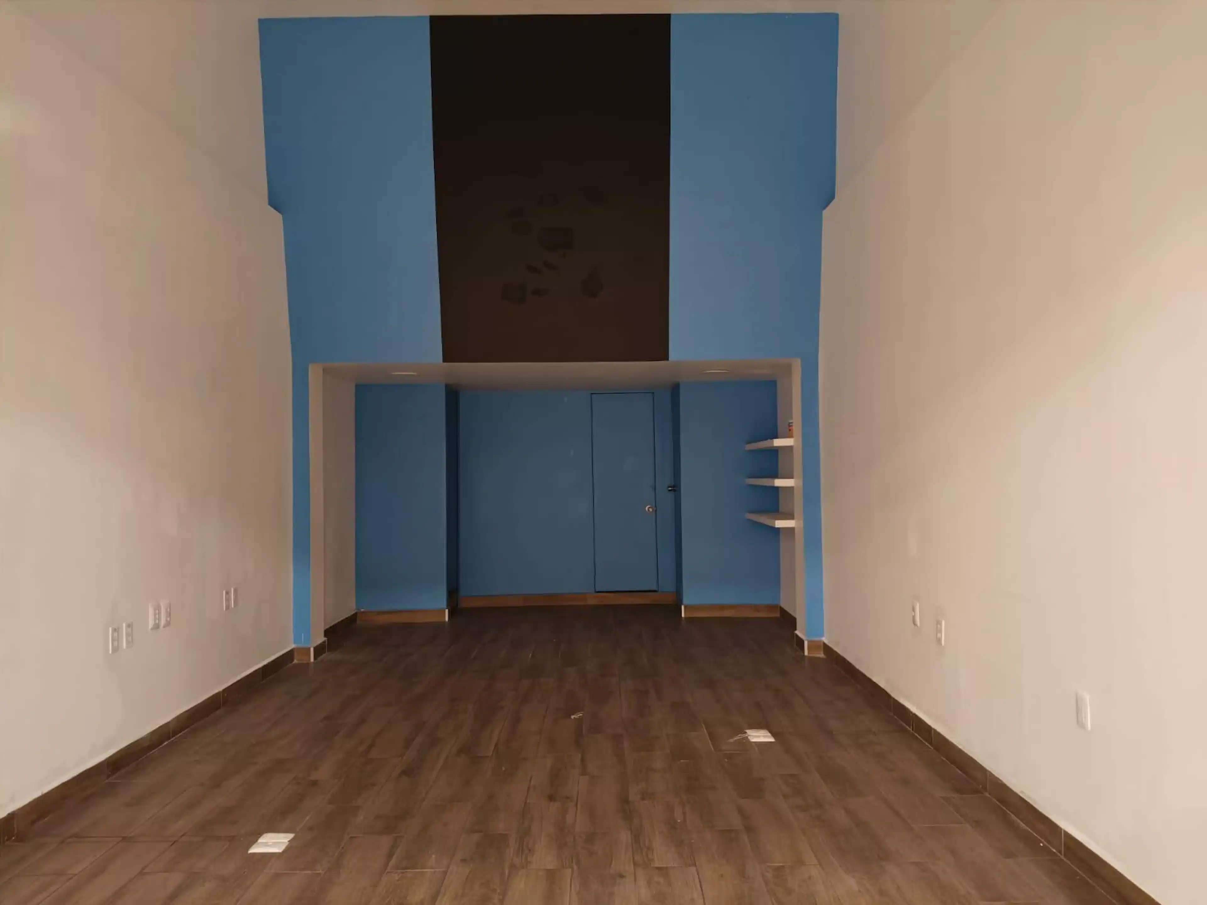 Renta Local En Satélite De 37.6M2 Con Tapanco S/N