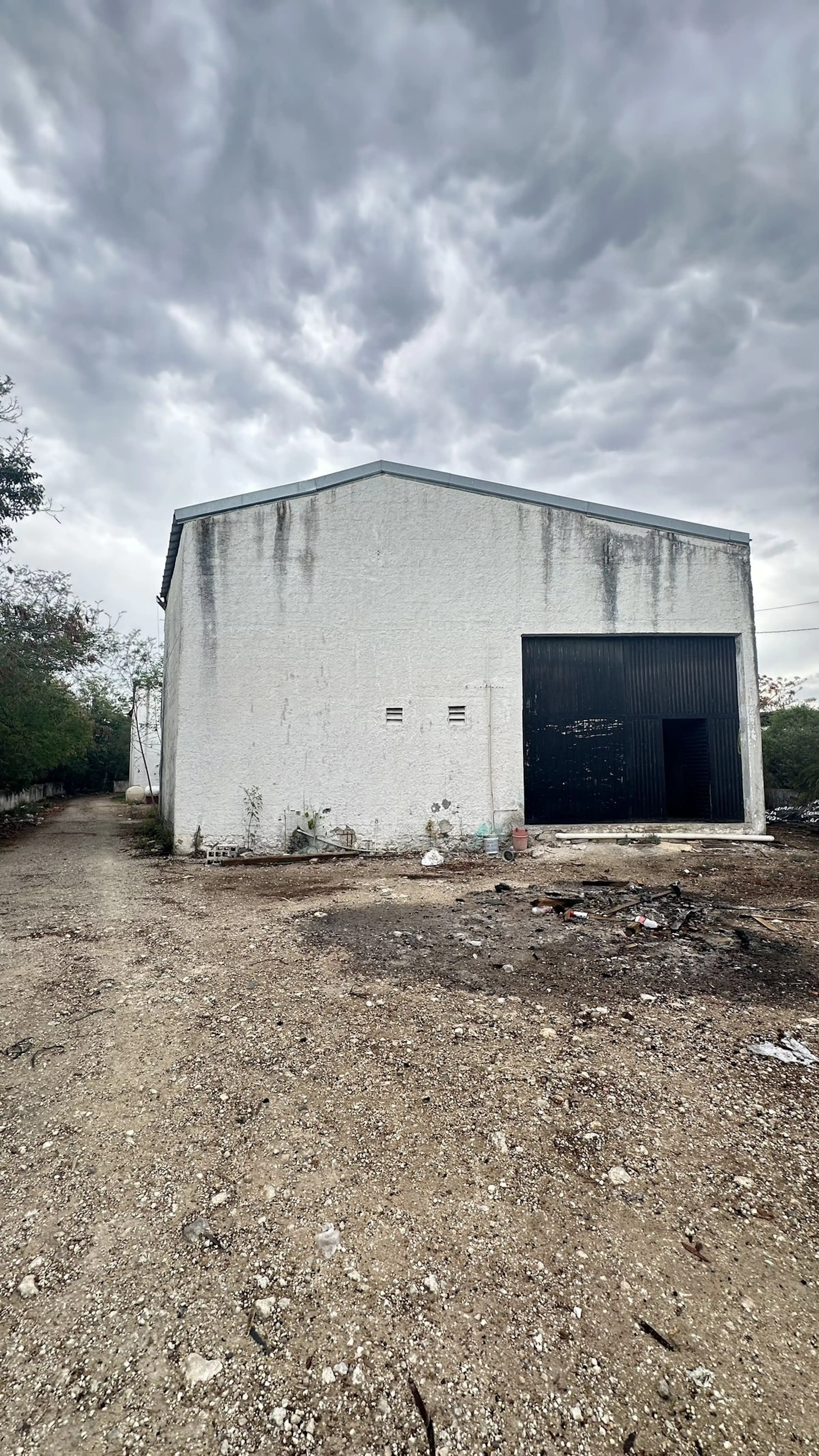 Bodega de 830 m2 con Oficinas en Periferico
