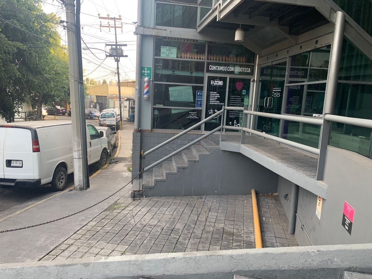 Local Comercial Spot2