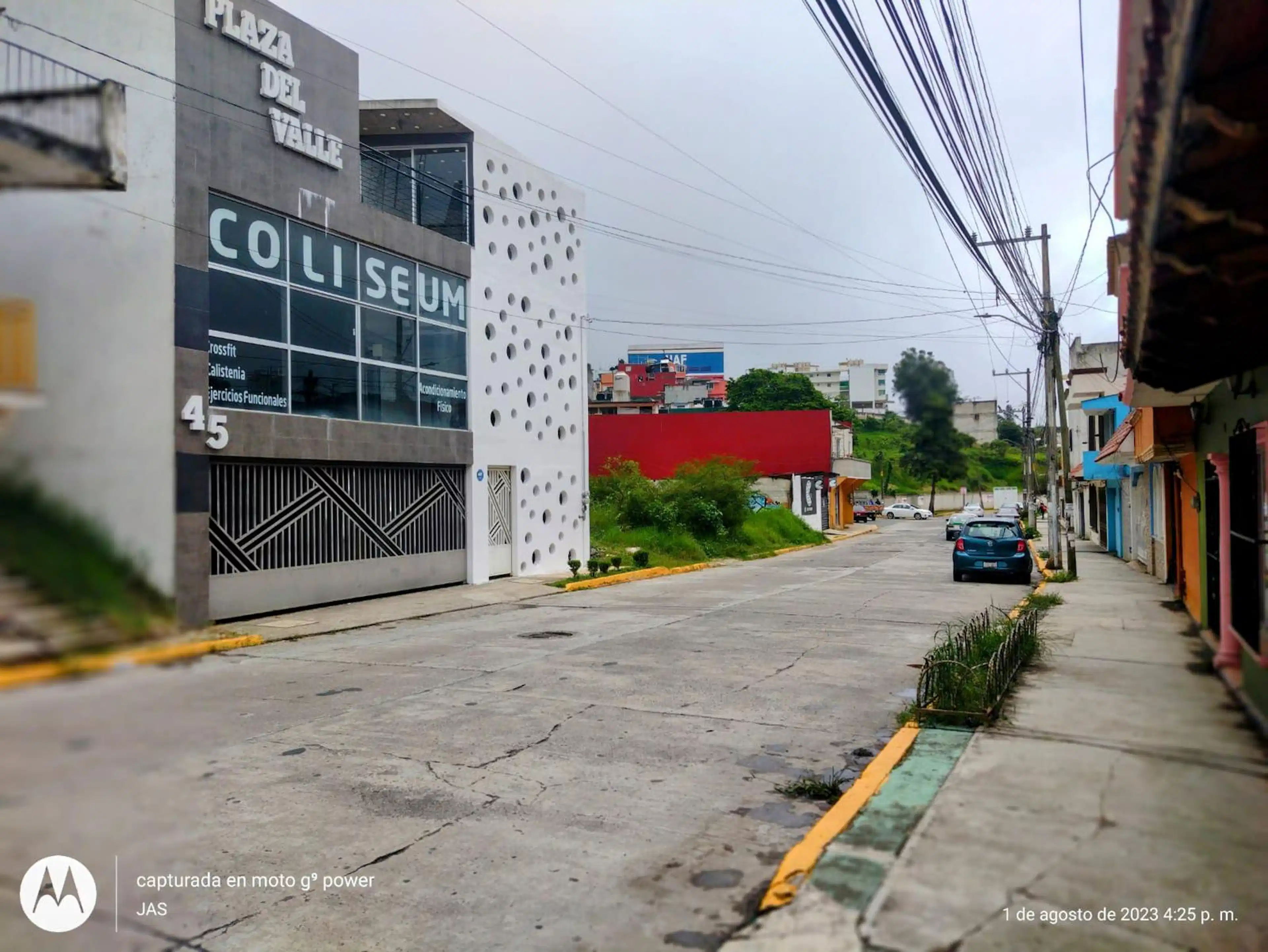 Edificio En Renta Dos Secciones: Terraza Y Estacionamiento En La Unidad Del Valle S/n