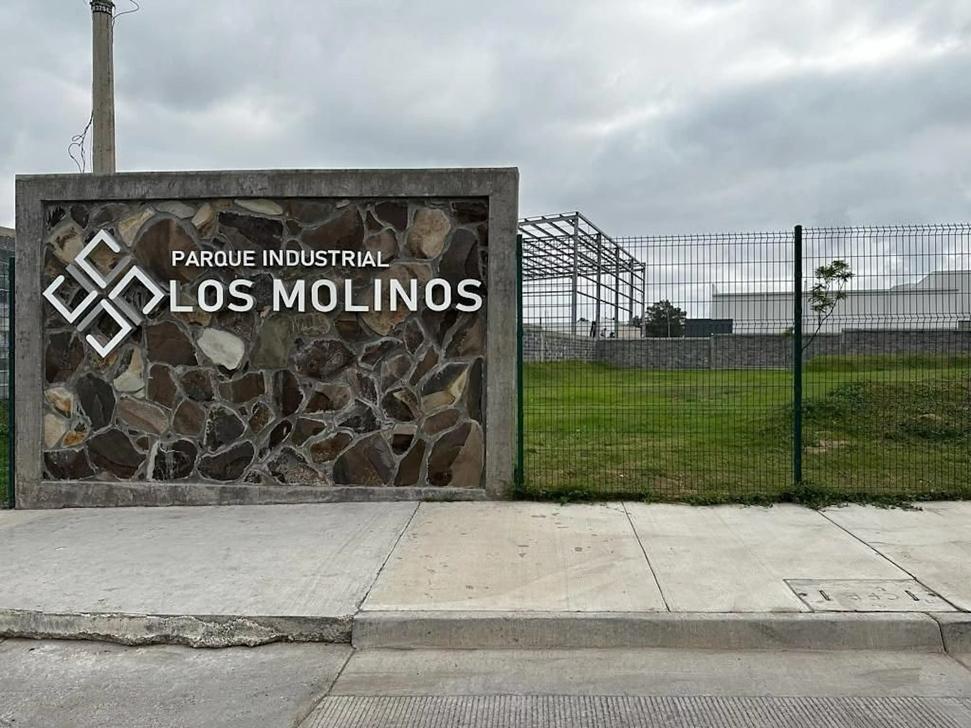 NAVE RENTADA EN VENTA PARQUE INDUSTRIAL LOS MOLINOS