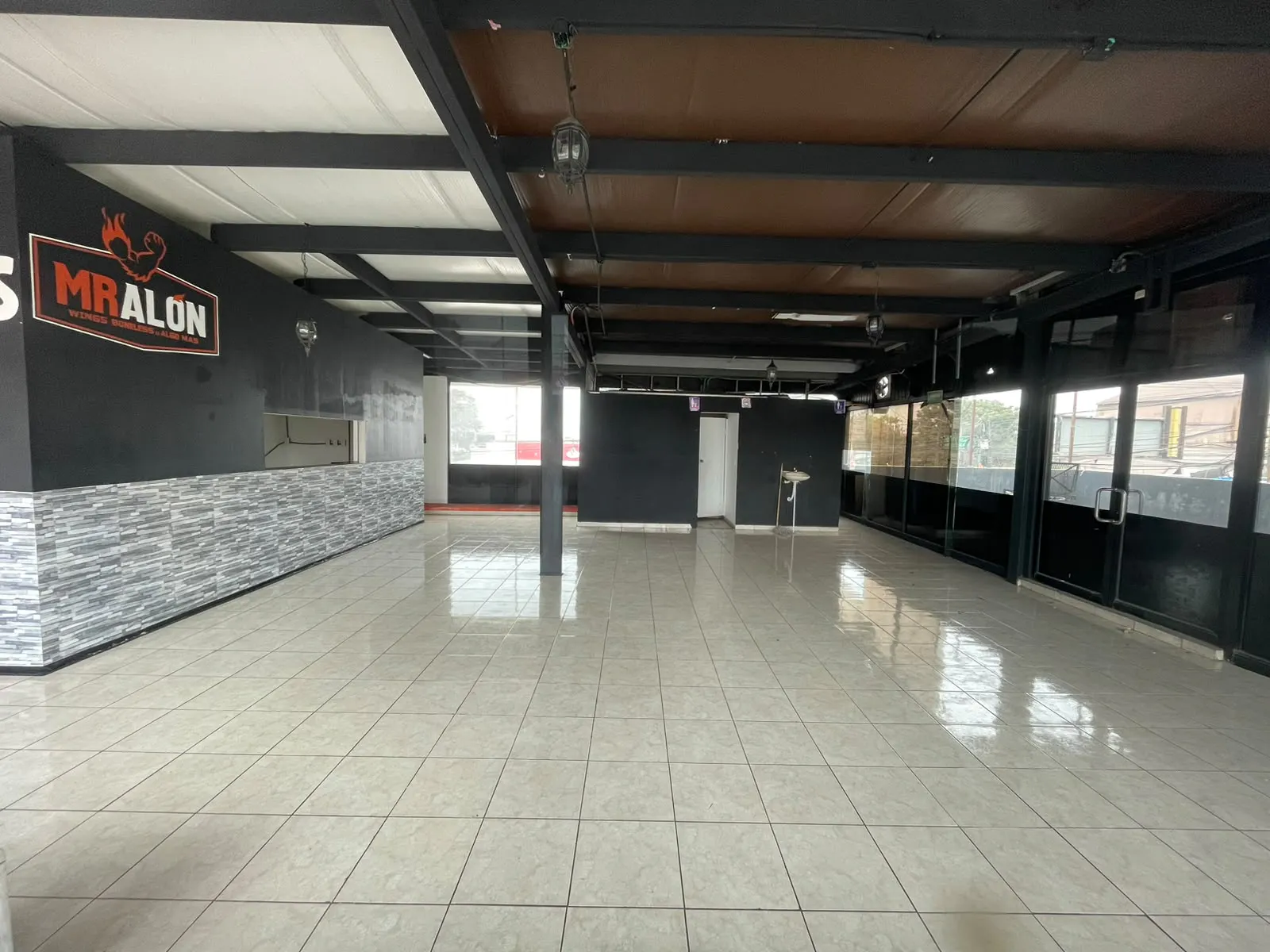 Local Comercial Spot2