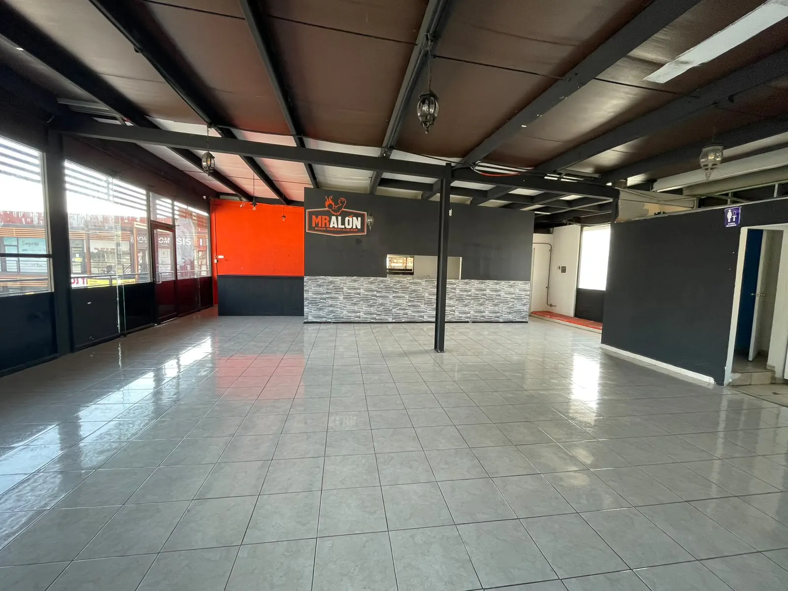 Local Comercial Spot2