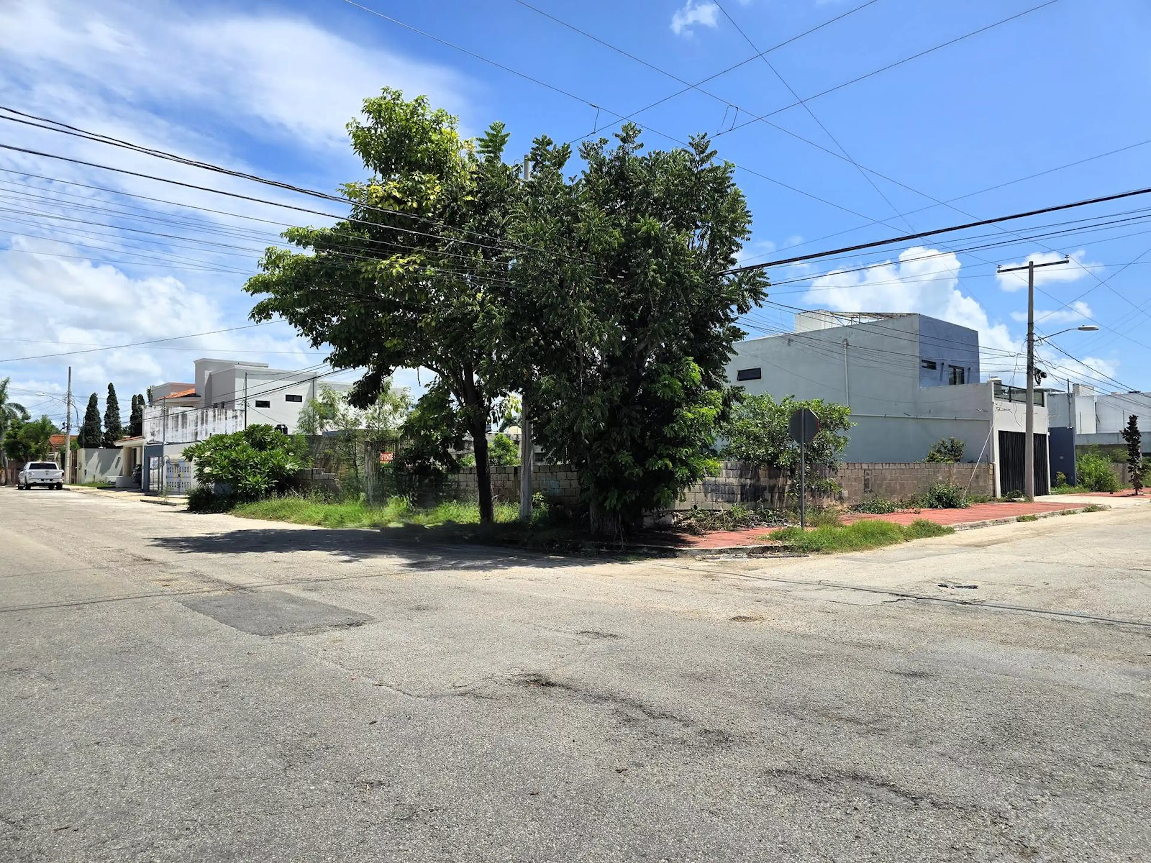 Terreno en Esquina de 726m2 en San Pedro Cholul dentro de Periférico