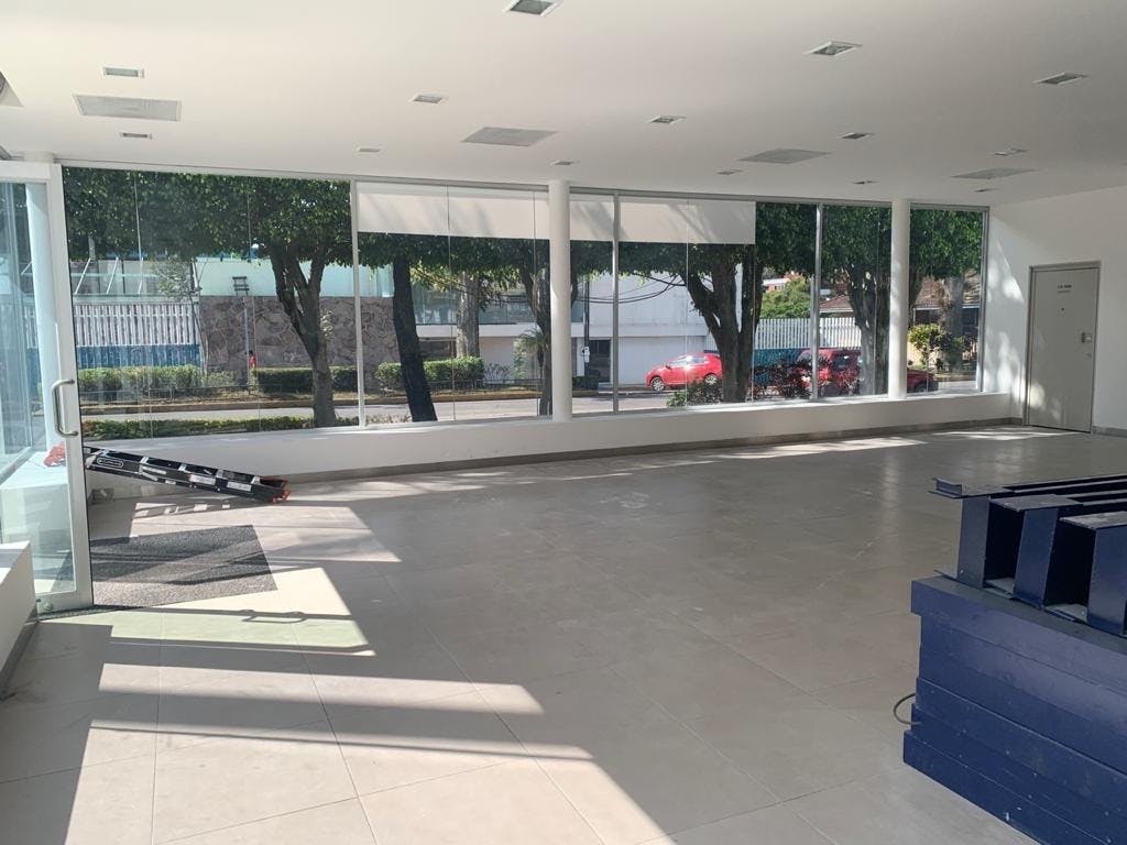 Local Comercial Spot2