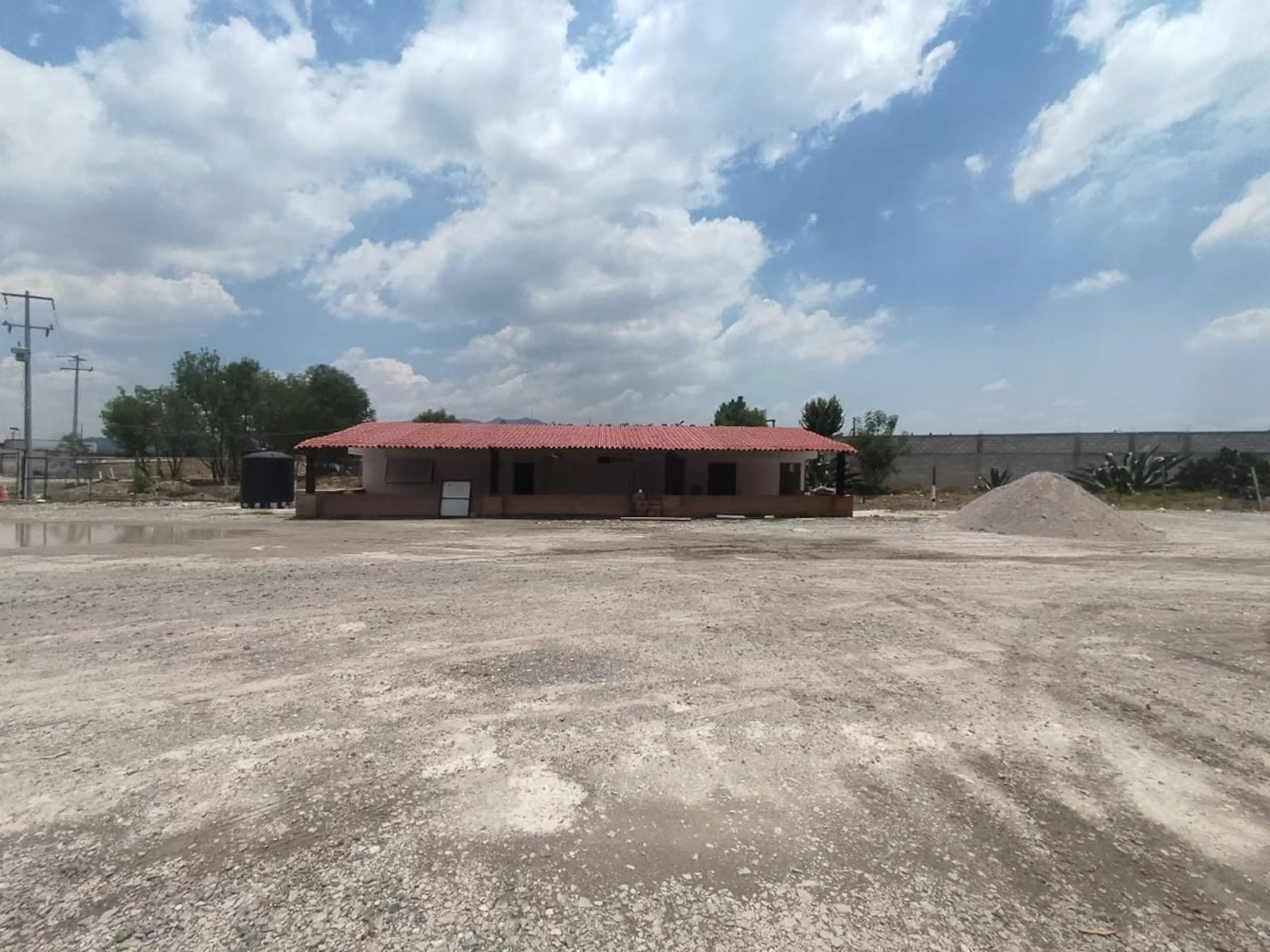 SE RENTA PATIO DE MANIOBRAS 3.7 HA UBICADO EN HUEHUETOCA-COYOTEPEC