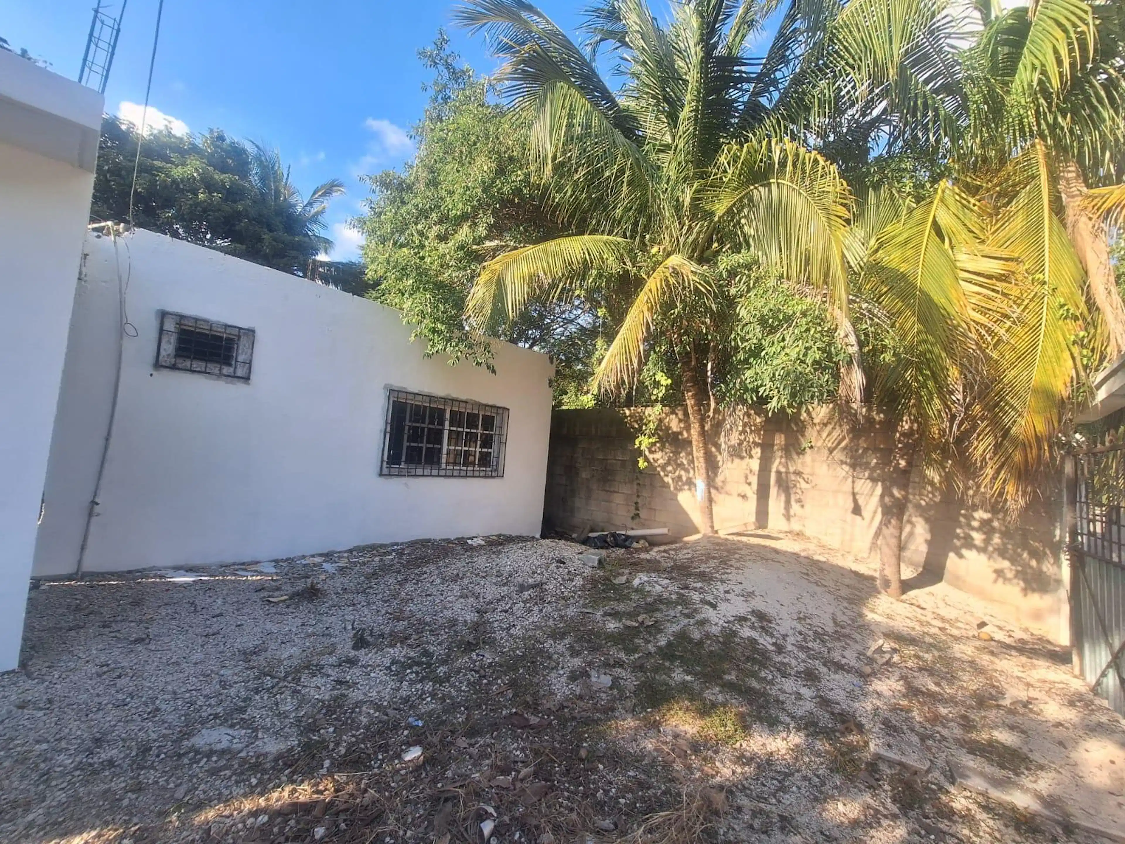 Lote En Venta Ejidal Playa Del Carmen | Terreno Comercial Con Construcción Avanzada | C4109