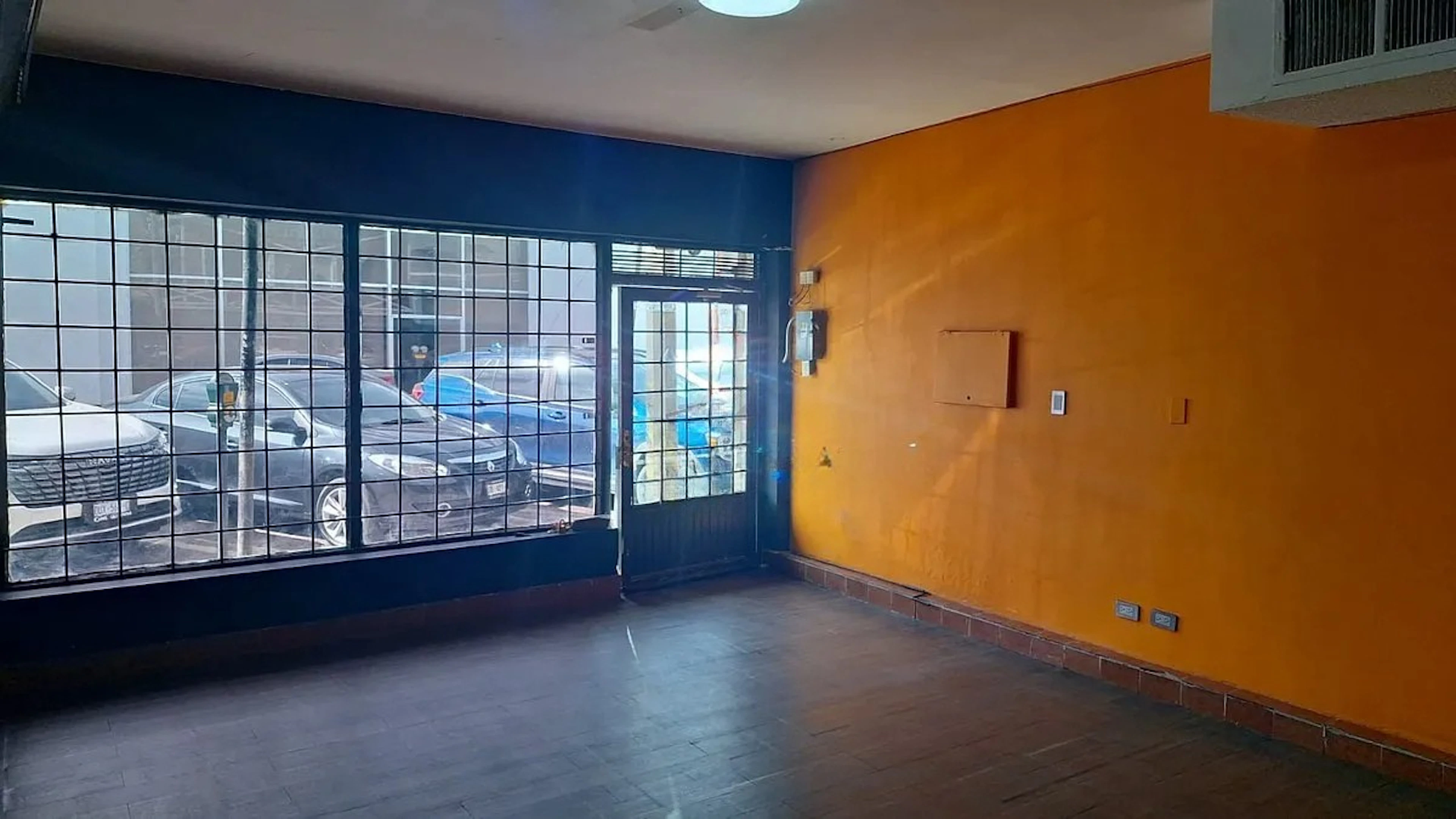 Local Comercial Spot2