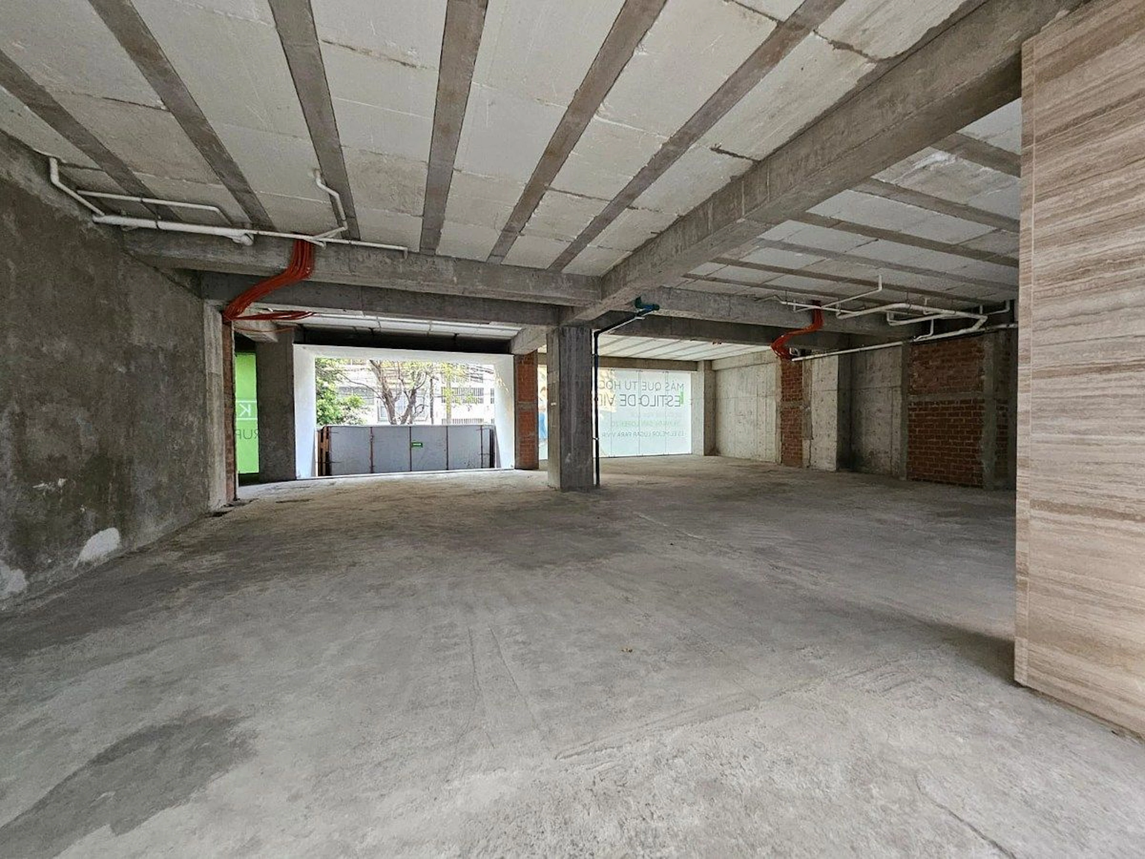 Local Comercial Spot2