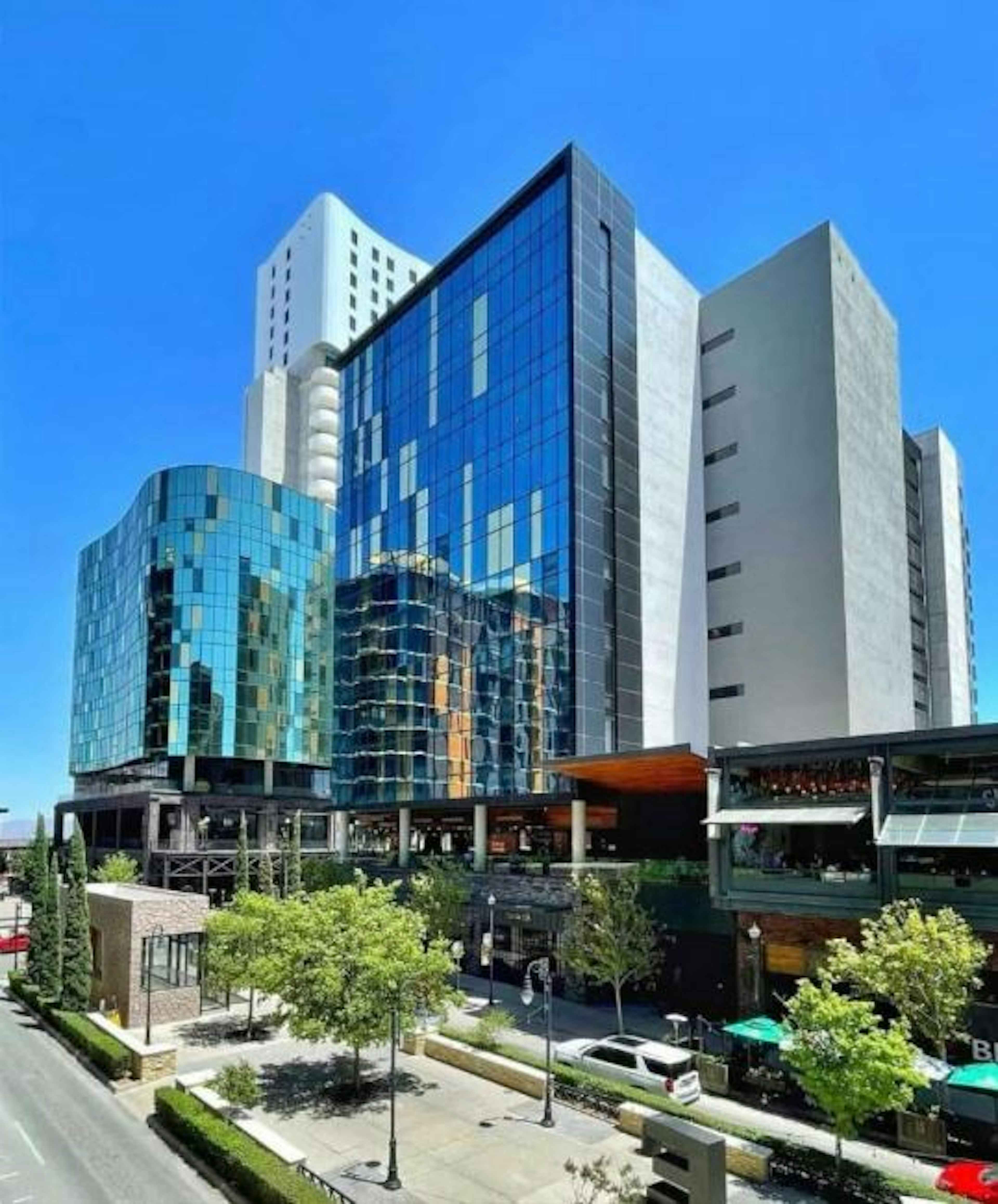 Plaza Comercial Distrito 1